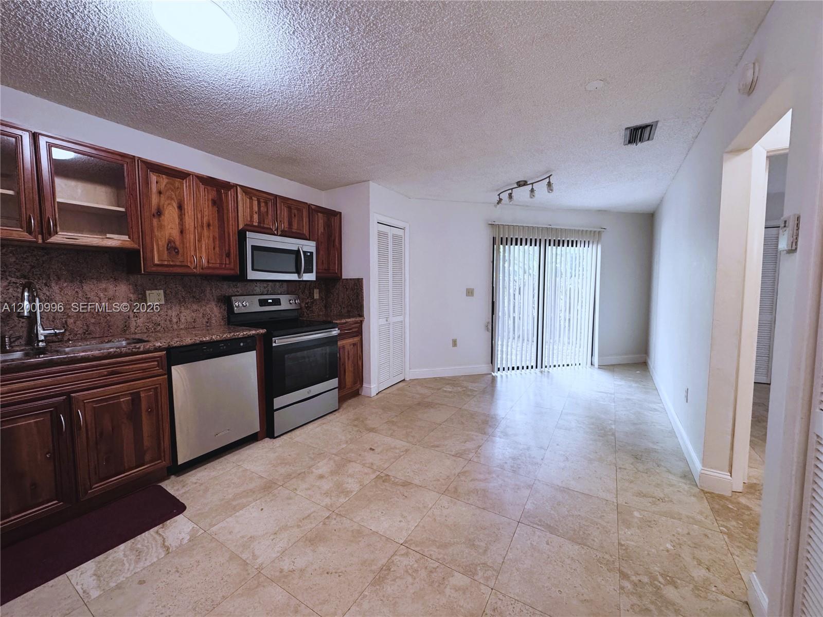 3054 Center St 3054