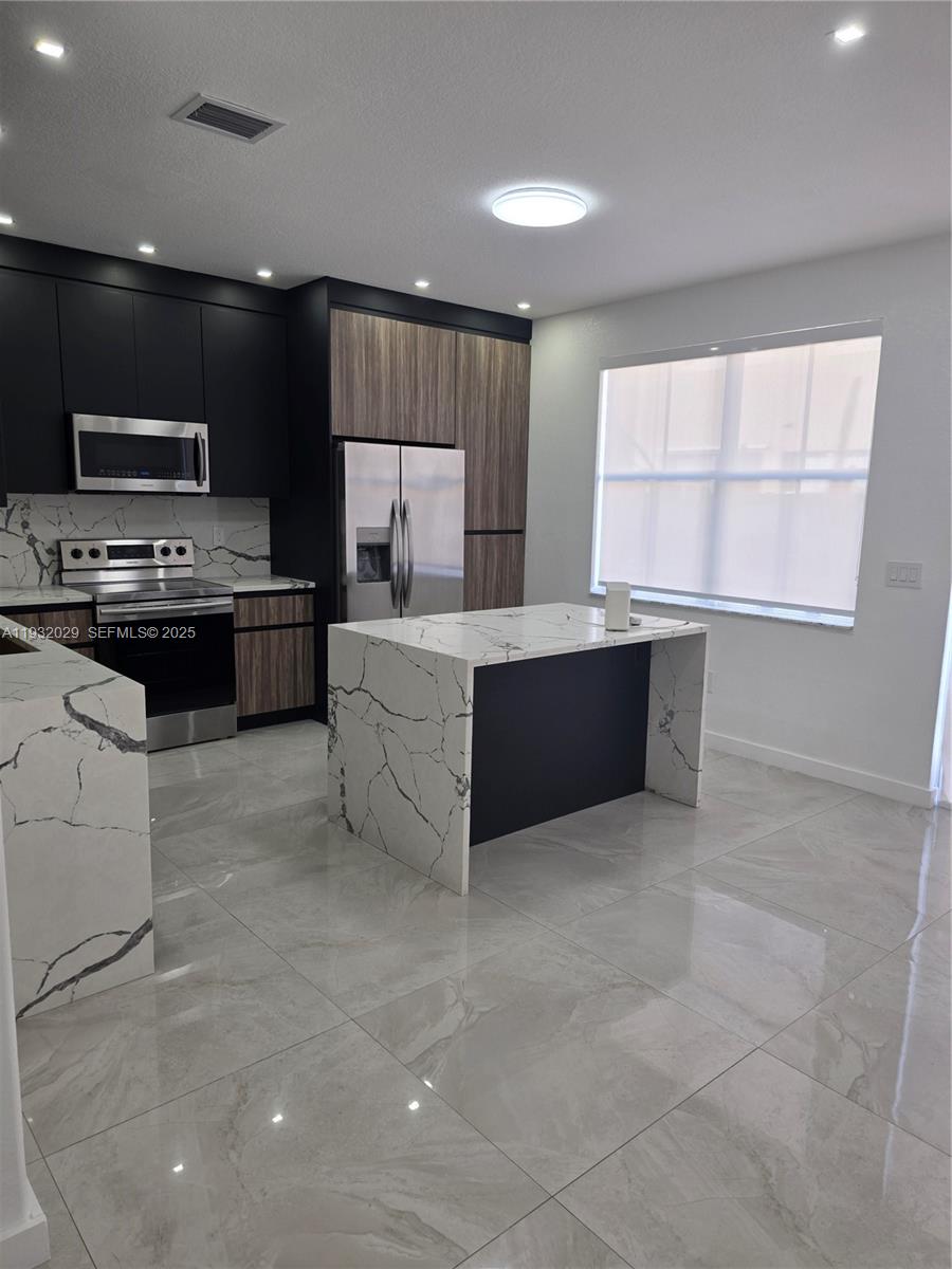 KENDALLAND - Residential Lease