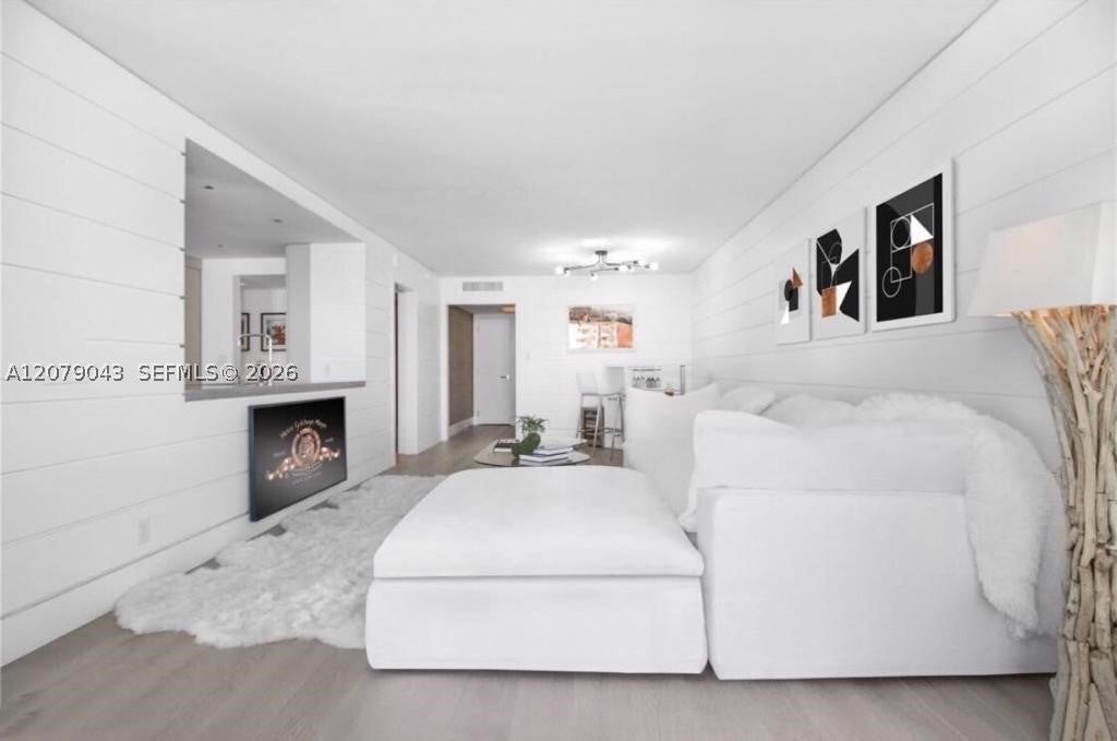 2655 Collins Ave 1003