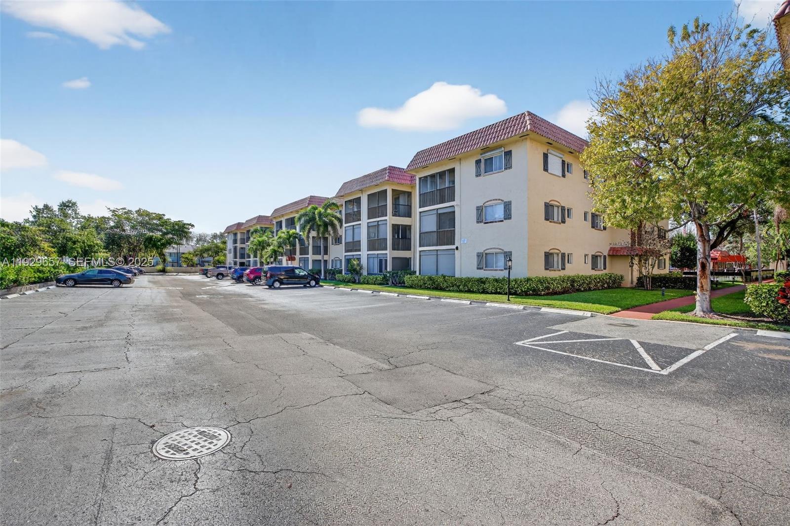 BARCELONA CONDO NORTH BLD - Residential