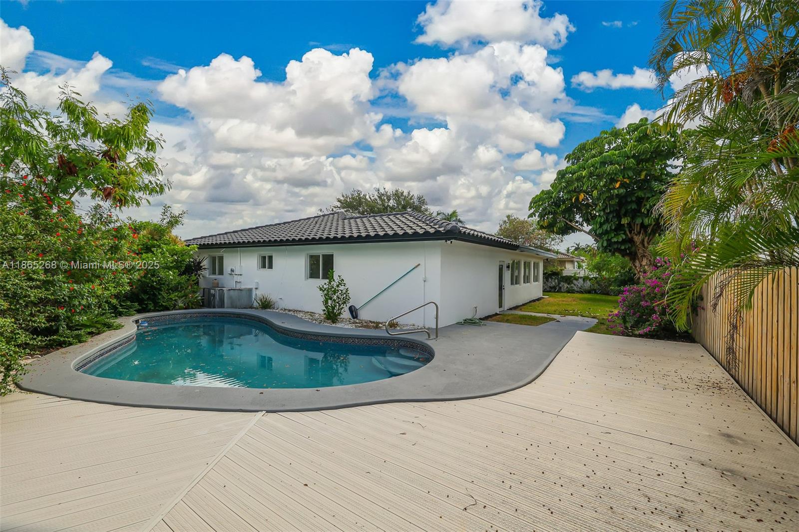 LA BELLE HARBOR - Residential