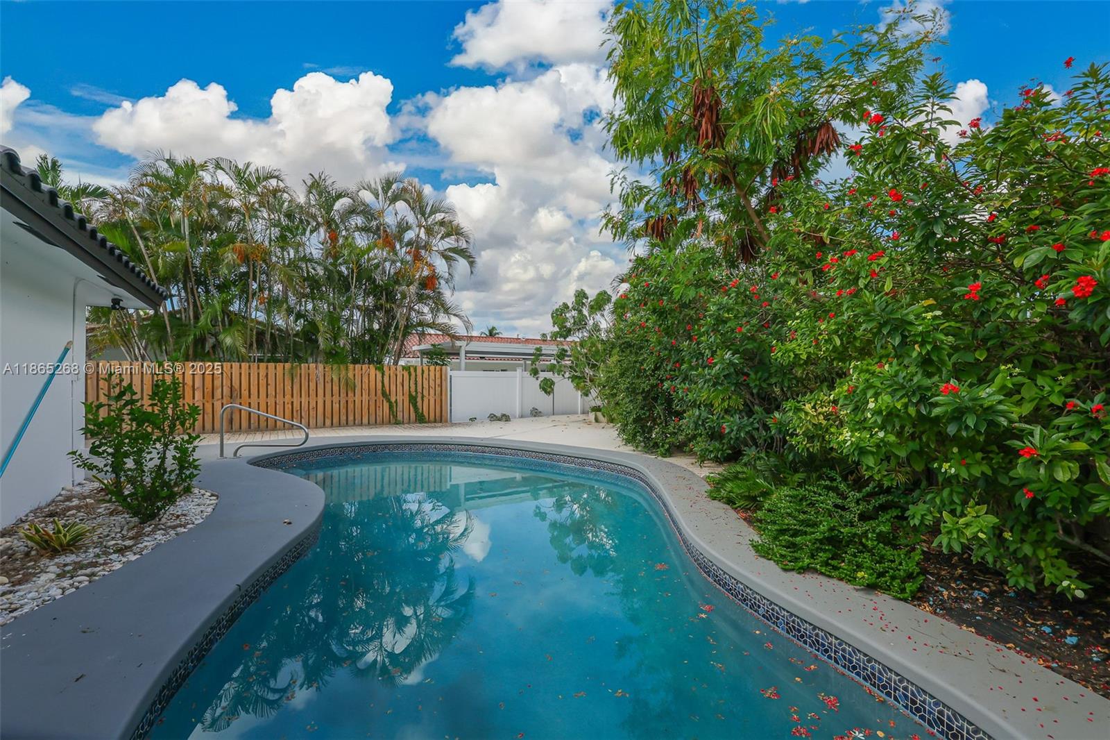 LA BELLE HARBOR - Residential