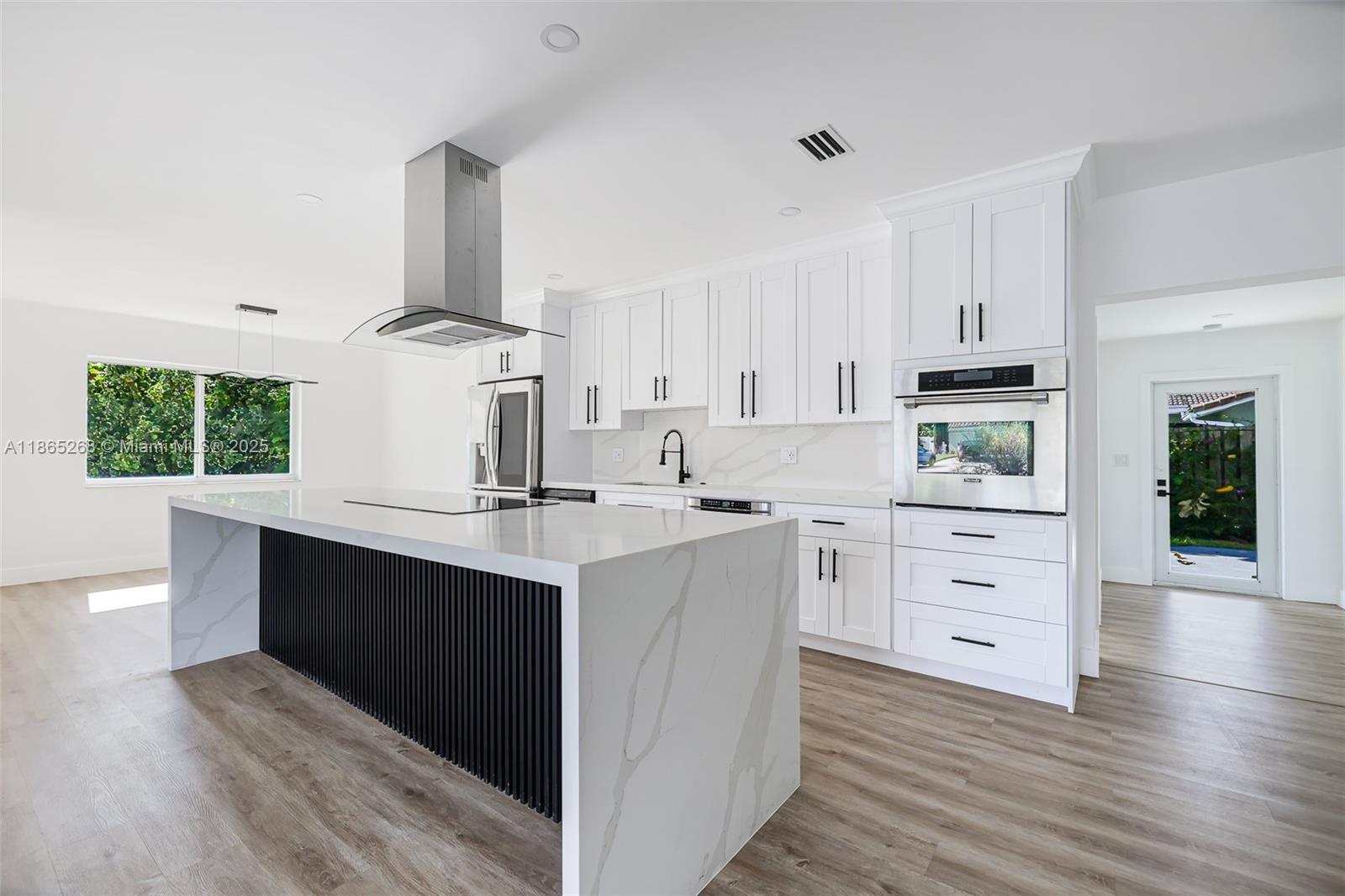 LA BELLE HARBOR - Residential