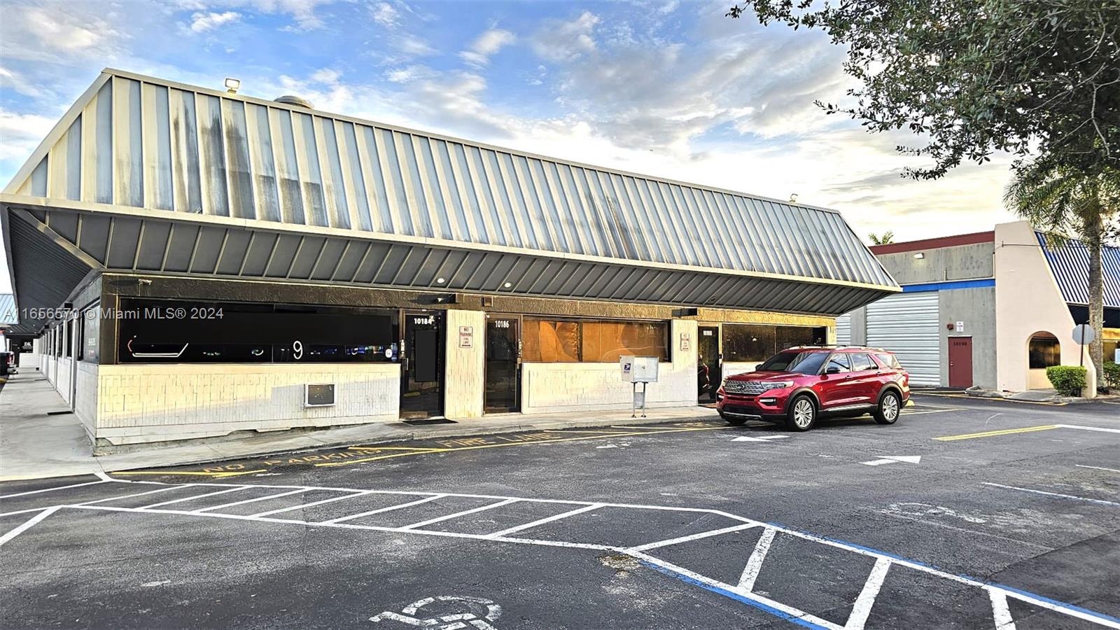 Money making opportunity to buying your way into becoming an instant landlord! Corner unit located in the heart of Sunrise. Current tenant runs a non-seating restaurant and has 5 more years under contract. Association fee includes water and building insurance.