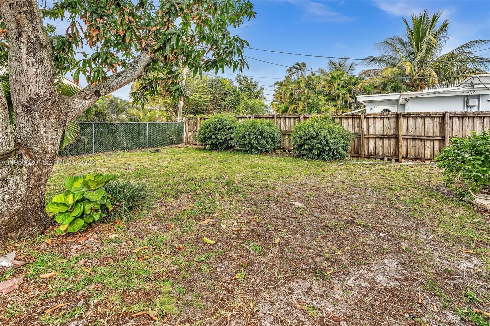 HOLLYWOOD LAWNS - Residential Lease