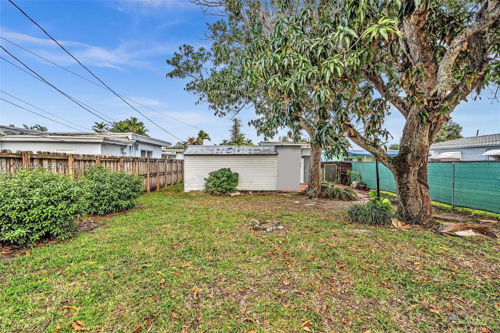 HOLLYWOOD LAWNS - Residential Lease