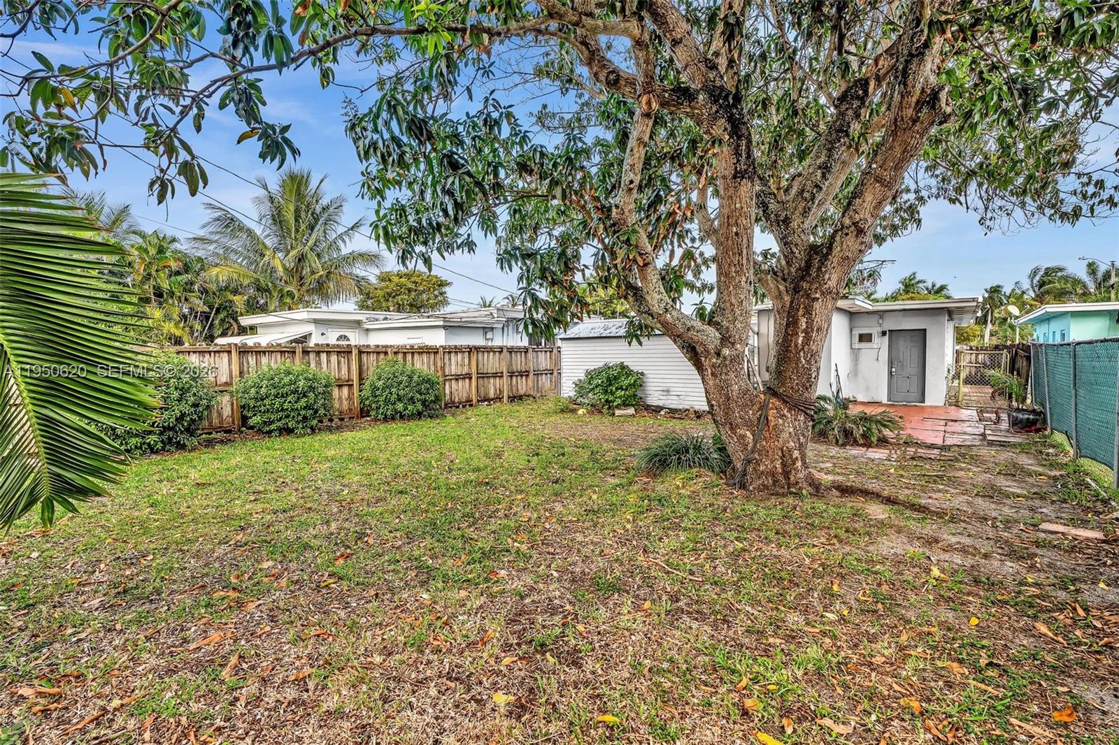 HOLLYWOOD LAWNS - Residential Lease