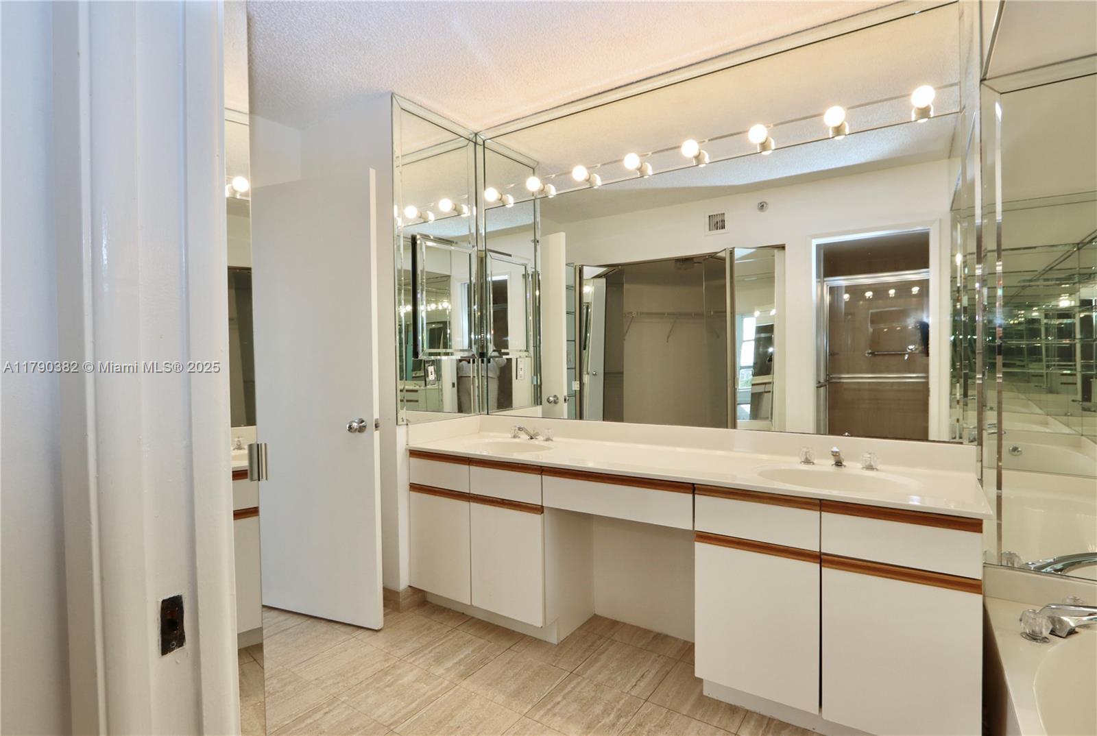 MYSTIC POINTE CONDO NO TW - Residential