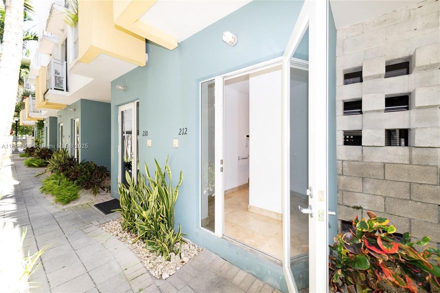 Amazing 3 stories townhouse in the heart is south of fifth, first floor covered garage with washer and dryer , second floor kitchen porch and dining/living, guest bathroom, third floor master bedroom and second bedroom with a 2 bathroom sharing one shower , available from J08/01/24 unfurnished.