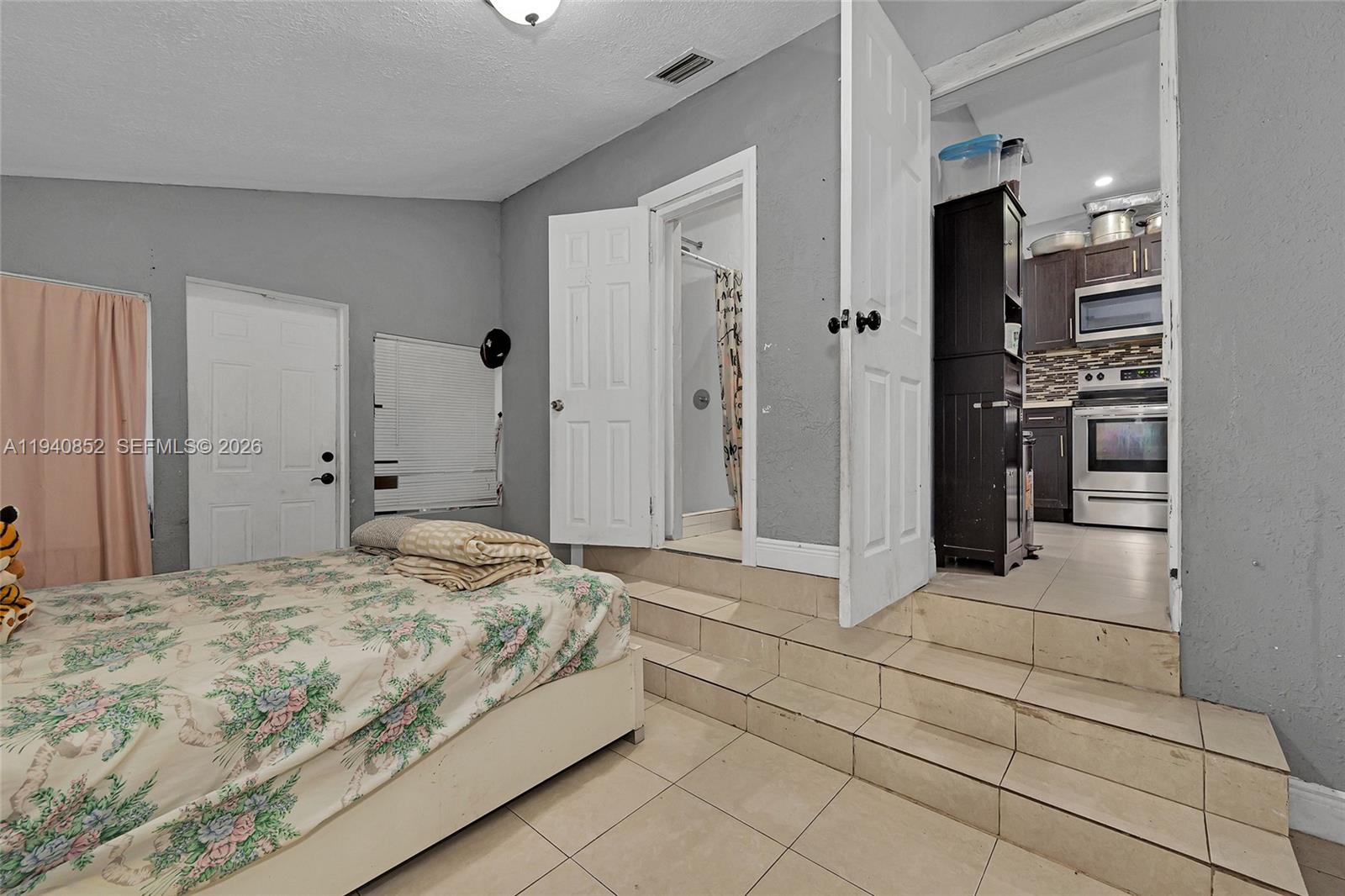 N MIAMI ESTATES - Residential