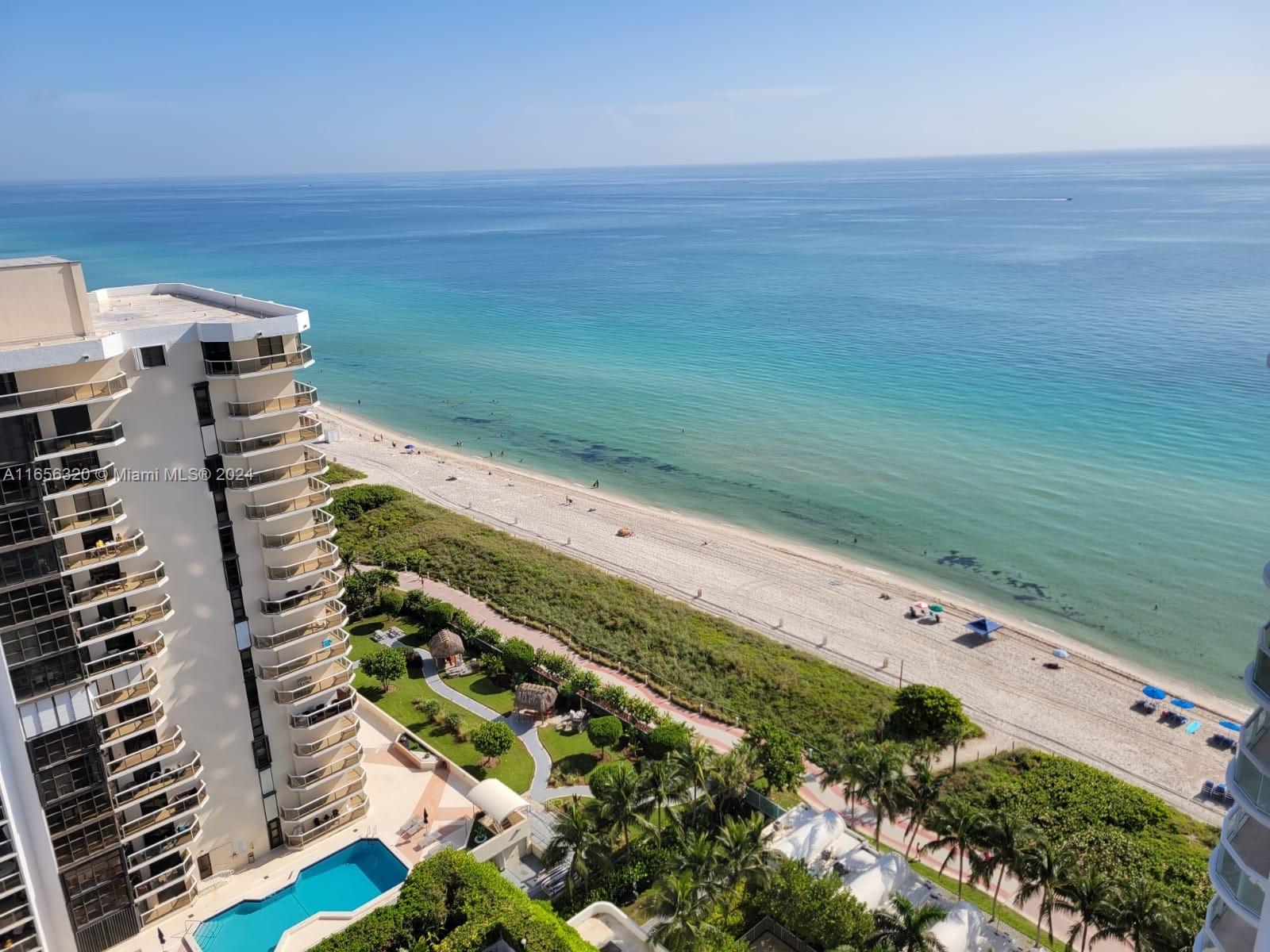 Beautiful 1 bedroom 1 and half bath on the great Akoya building. Unit has washer and dryer inside the unit, nice ceramic floors, ready to move in. Resort style building with pool, tenis court, gym, and many more amenities. Beach access with towel and chair service.