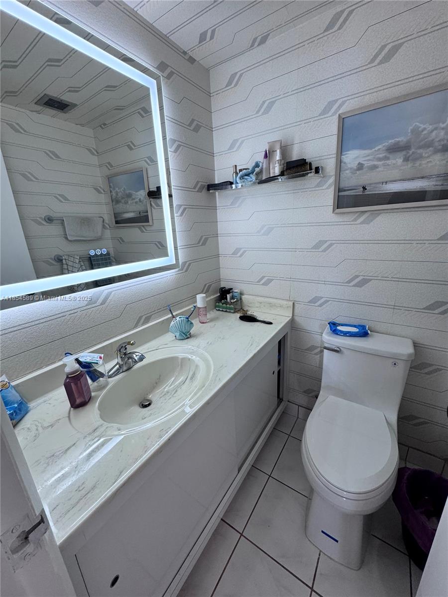 HEMISPHERES CONDO - Residential Lease