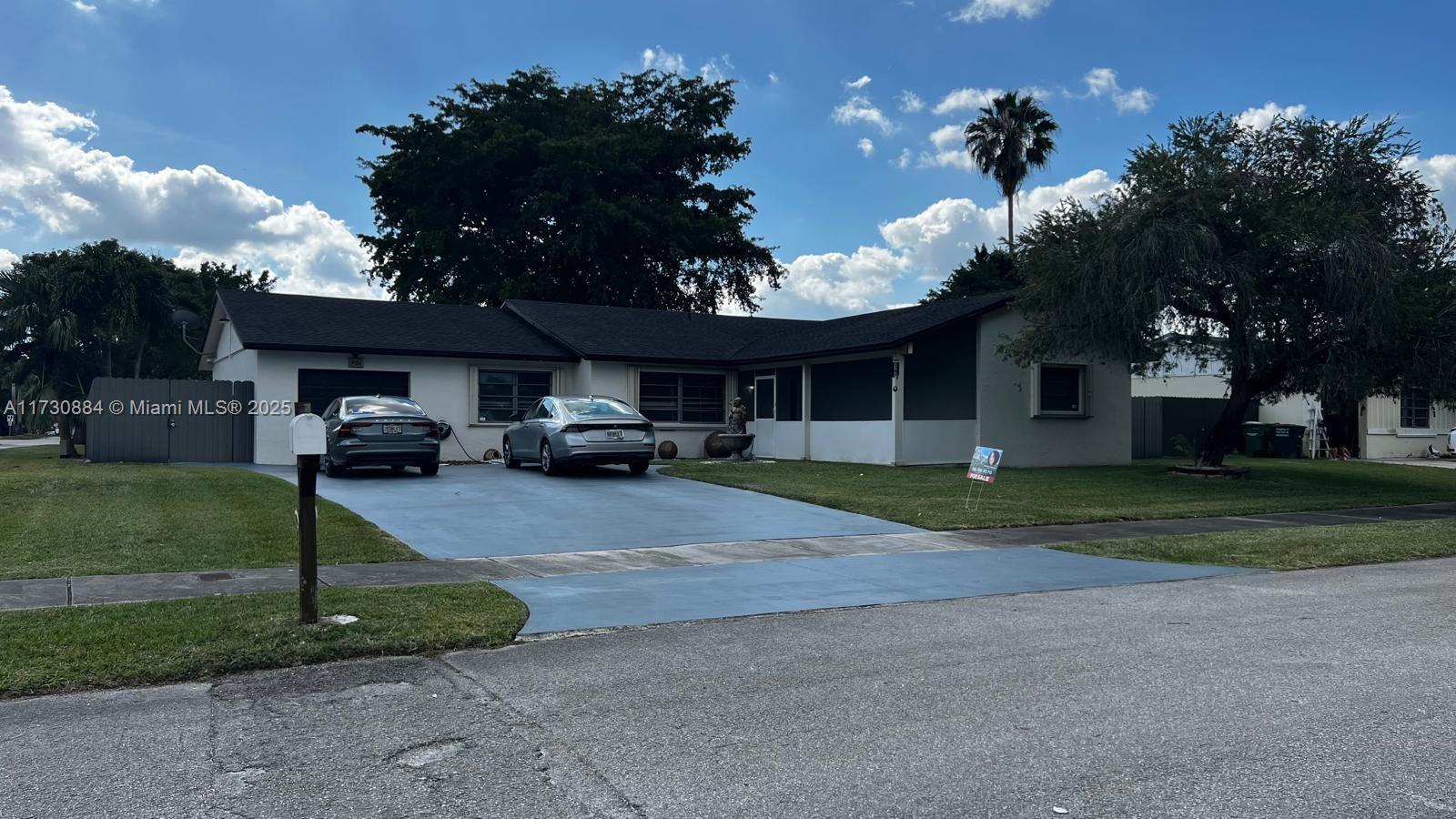 Property for Sale at 906 Cardinal Pl, Homestead, Miami-Dade County, Florida - Bedrooms: 4 
Bathrooms: 2  - $599,000