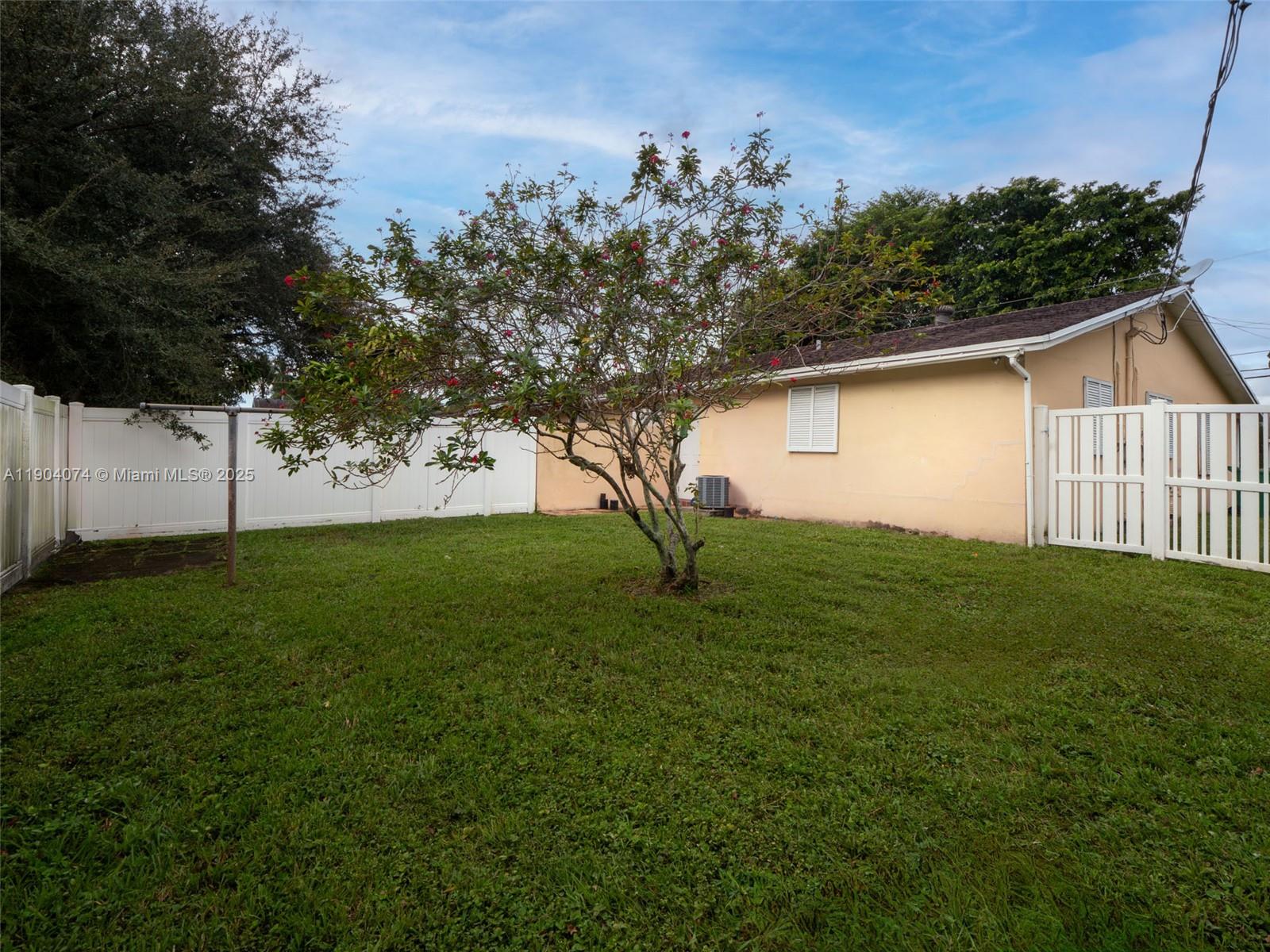 PALM GARDEN PARK - Residential Income