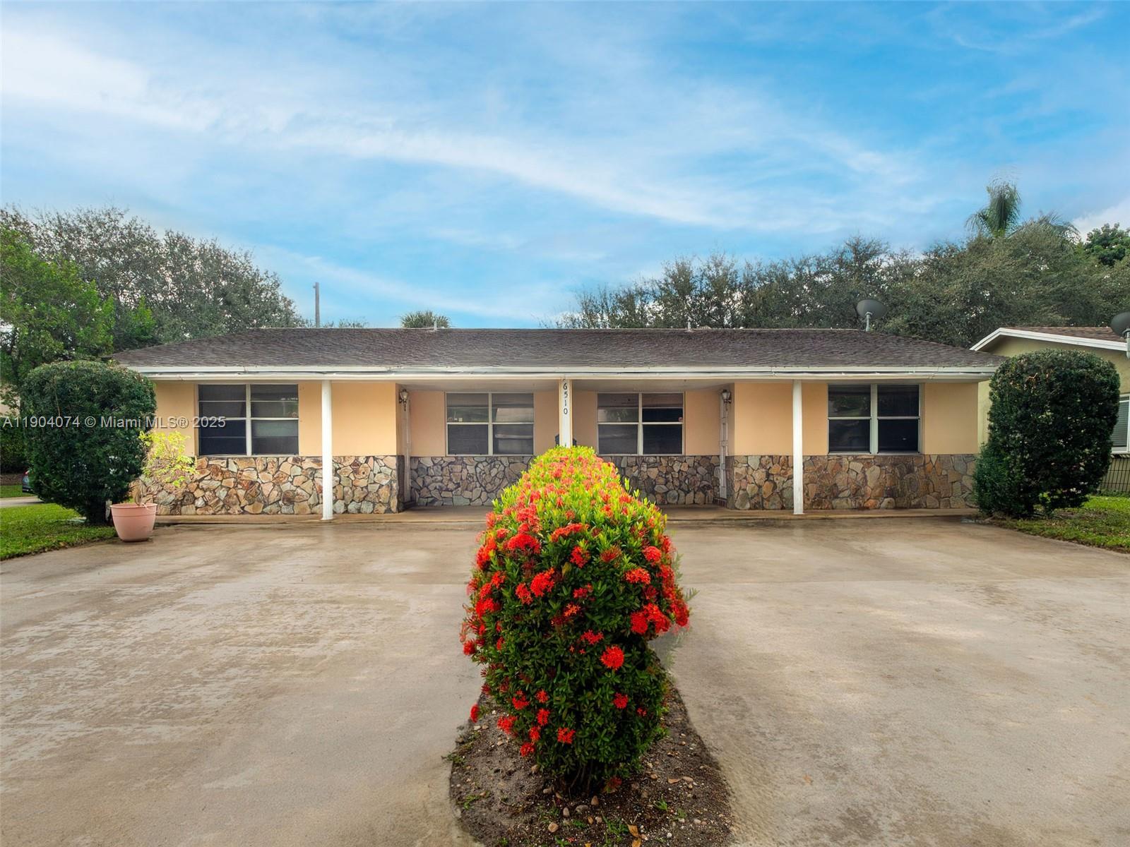 PALM GARDEN PARK - Residential Income