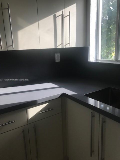 82 NW 27th St 3