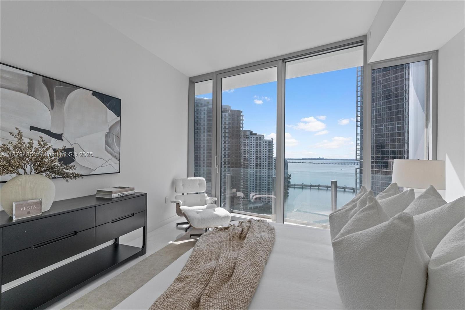 300 BISCAYNE BLVD WAY COND - Residential