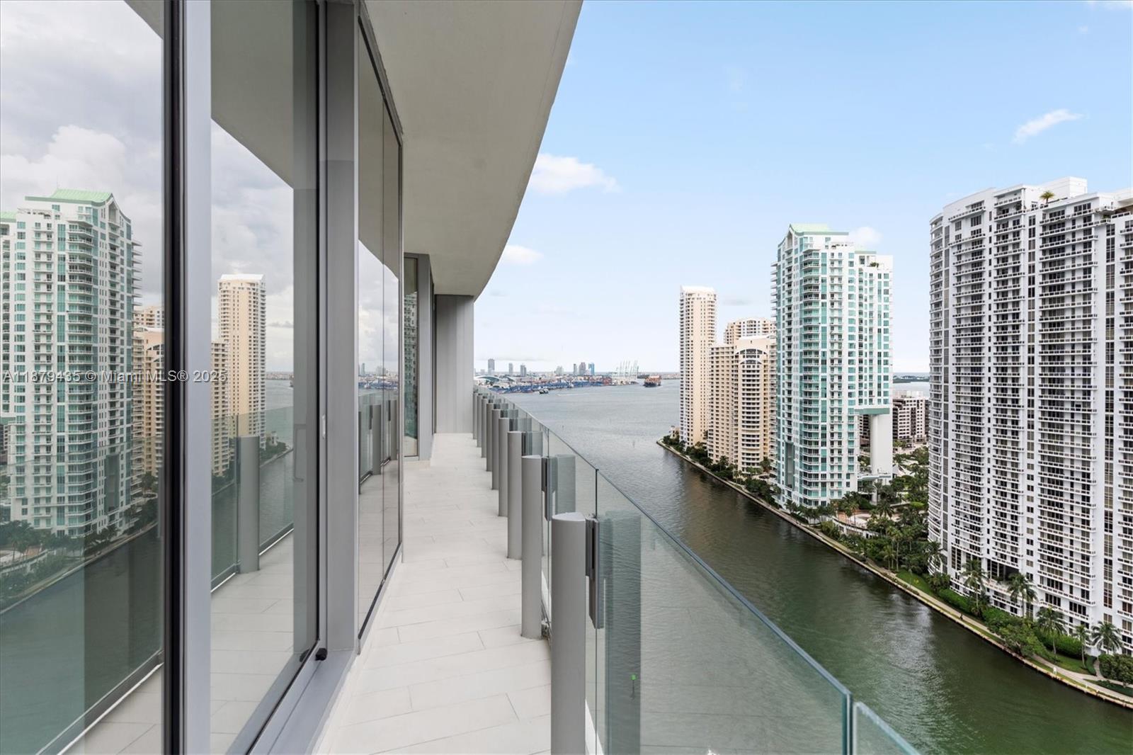 300 BISCAYNE BLVD WAY COND - Residential