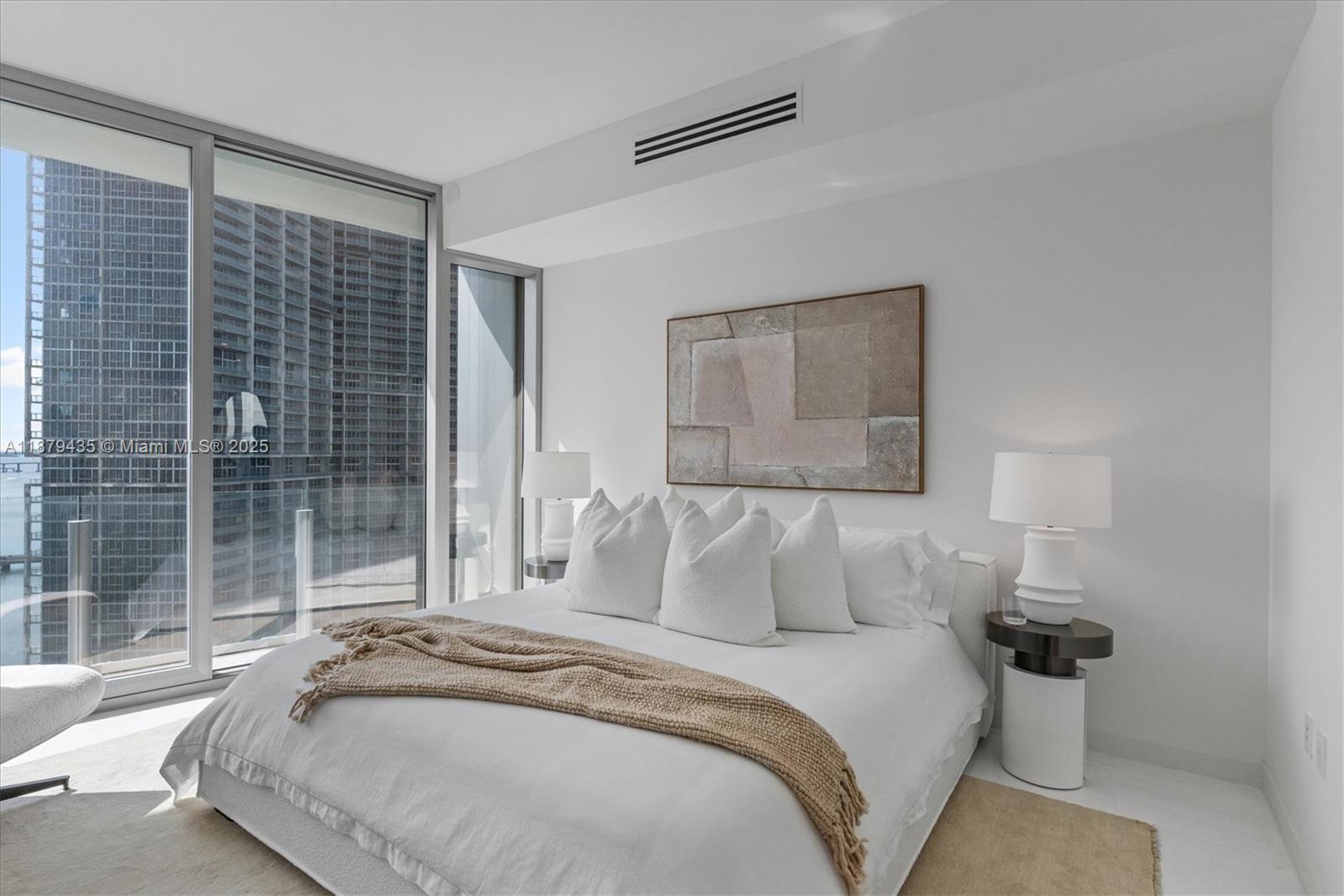 300 BISCAYNE BLVD WAY COND - Residential