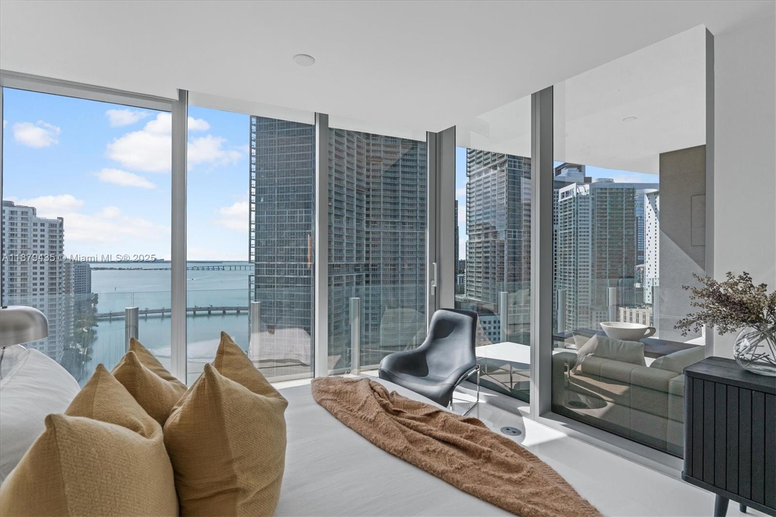 300 BISCAYNE BLVD WAY COND - Residential