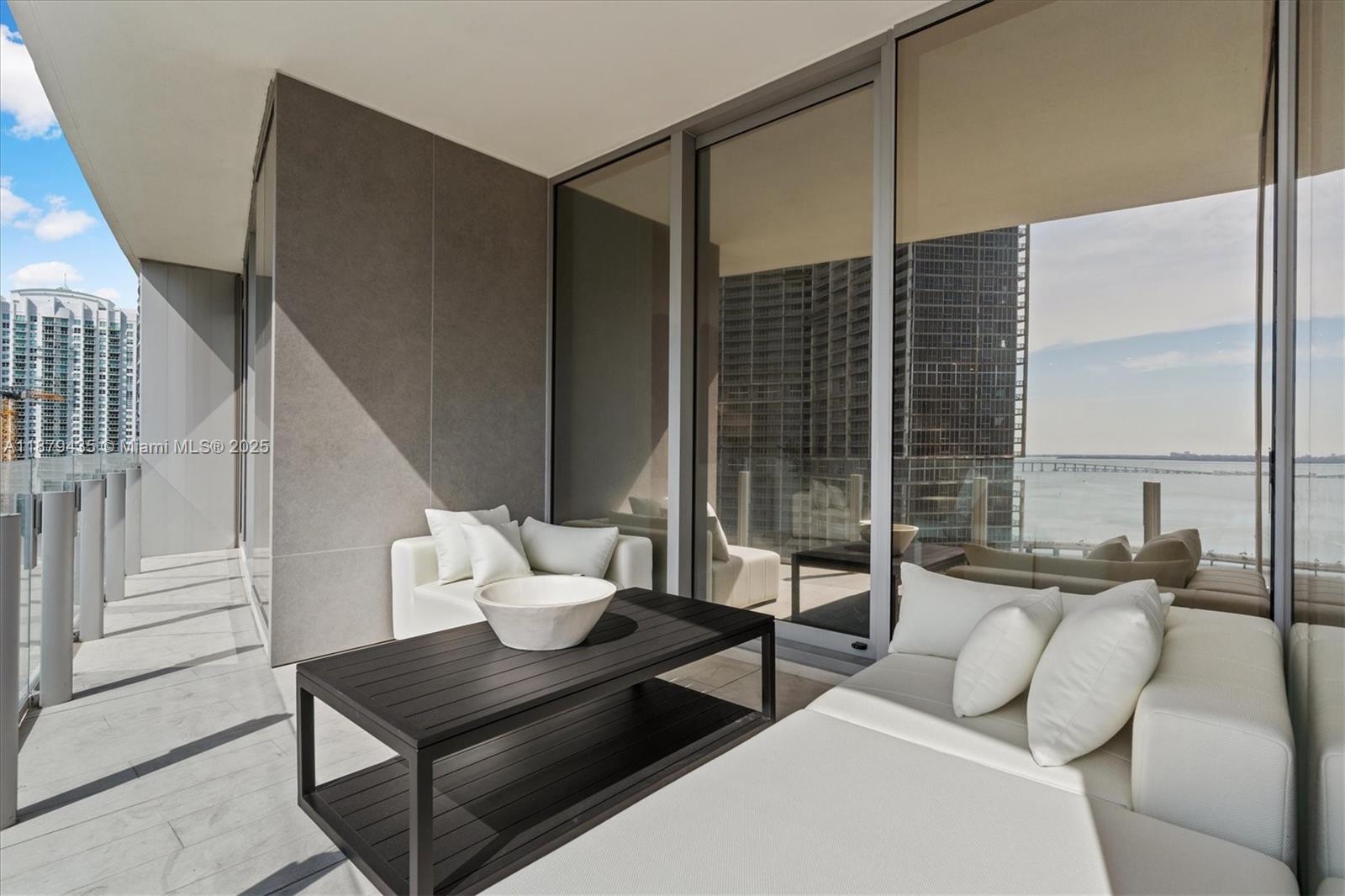 300 BISCAYNE BLVD WAY COND - Residential