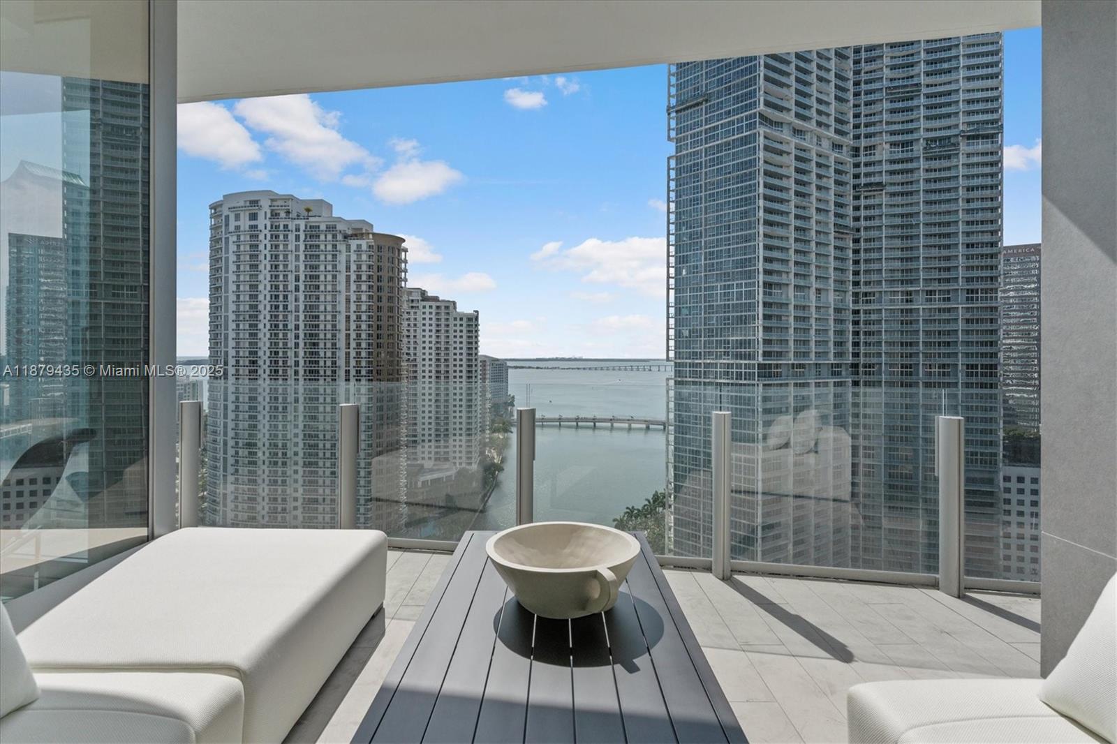 300 BISCAYNE BLVD WAY COND - Residential