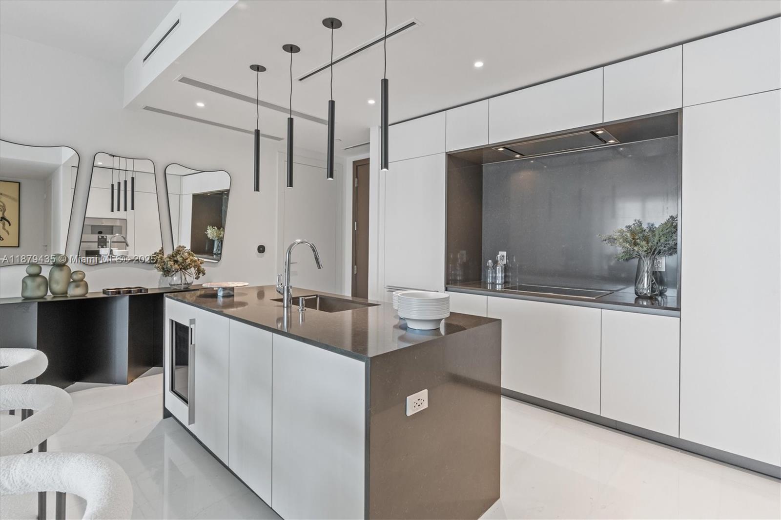 300 BISCAYNE BLVD WAY COND - Residential