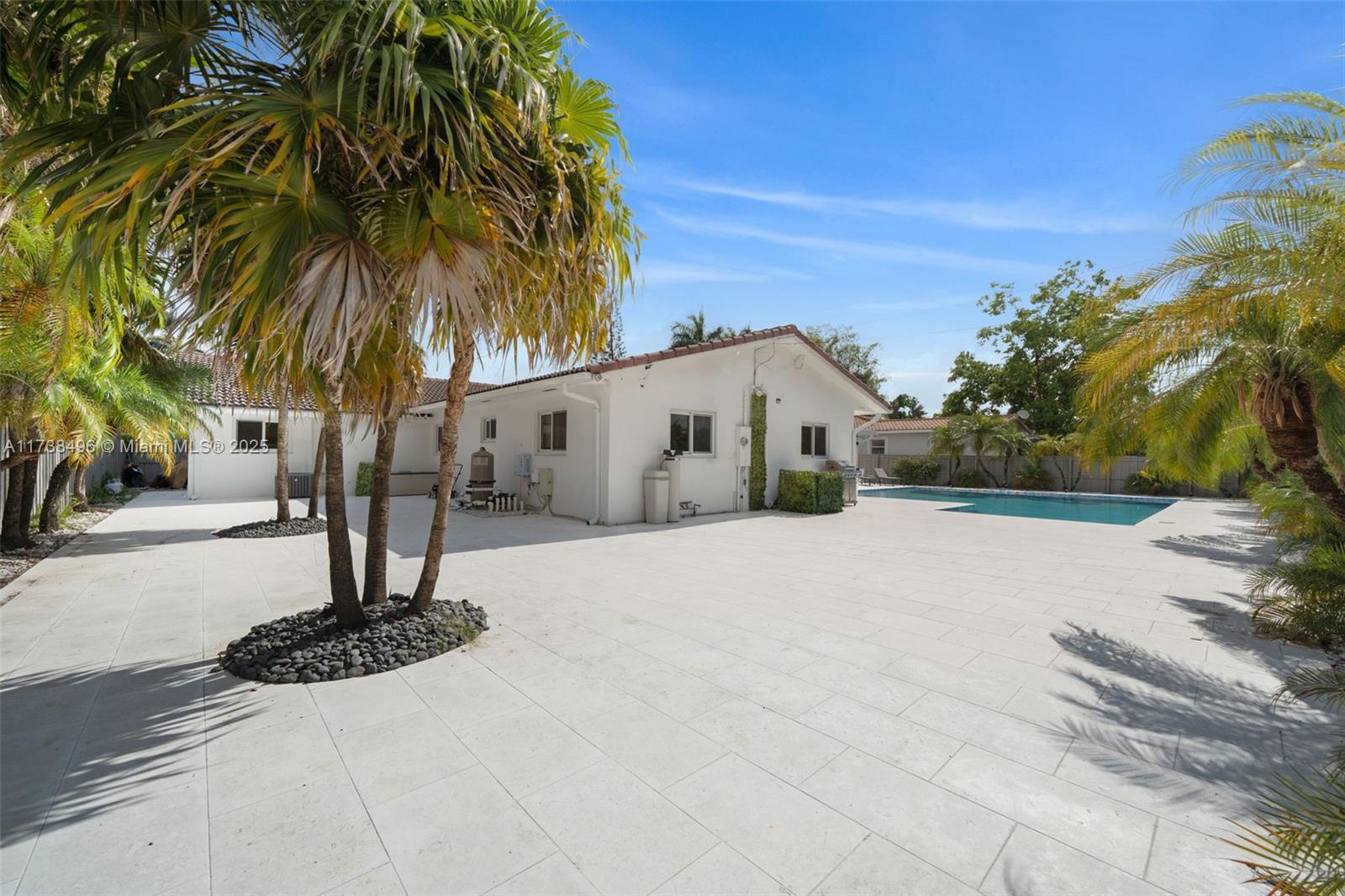 HOLLYWOOD LAKES SECTION - Residential