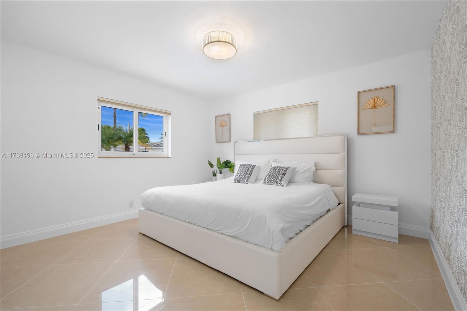 HOLLYWOOD LAKES SECTION - Residential