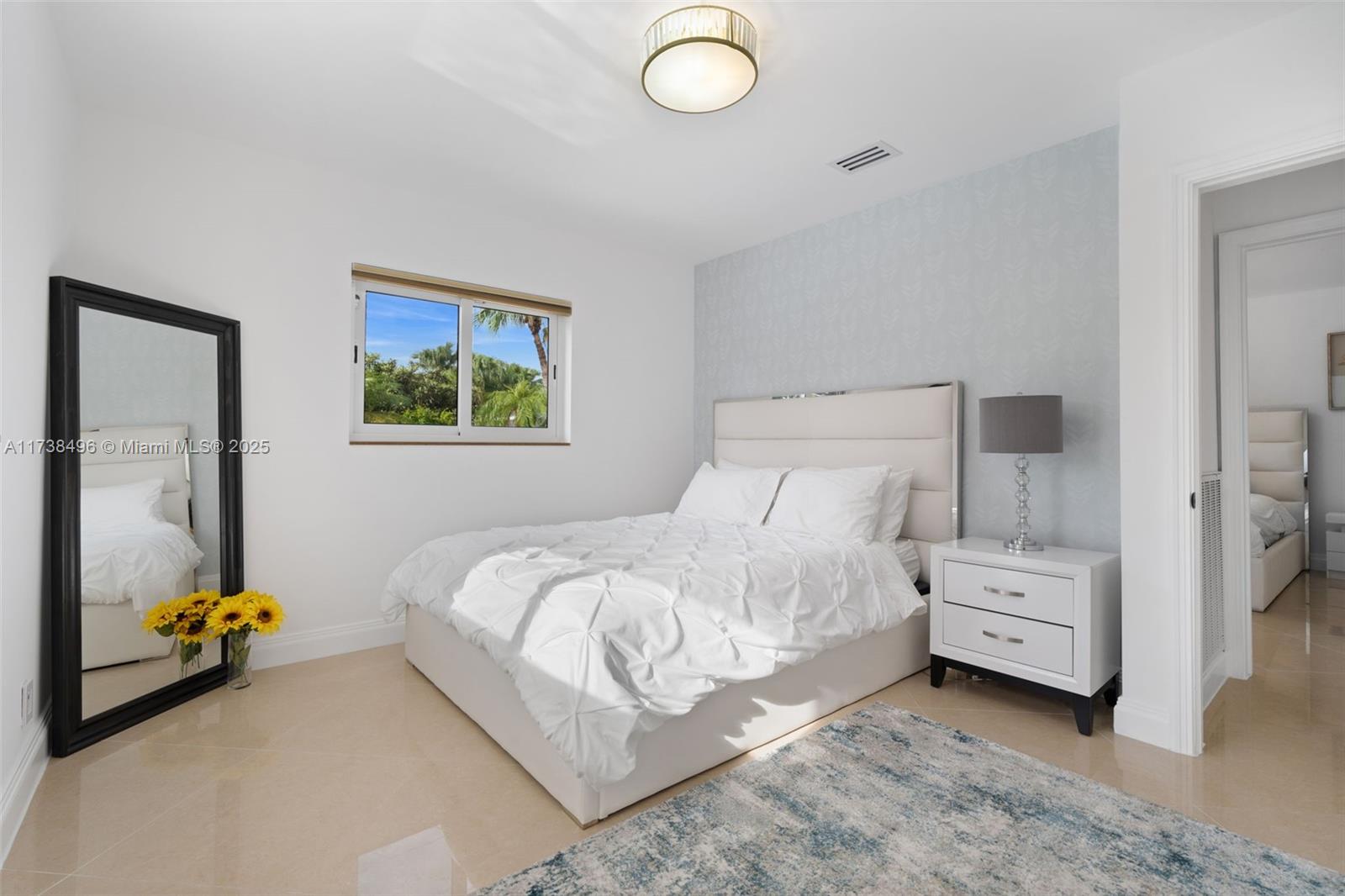 HOLLYWOOD LAKES SECTION - Residential