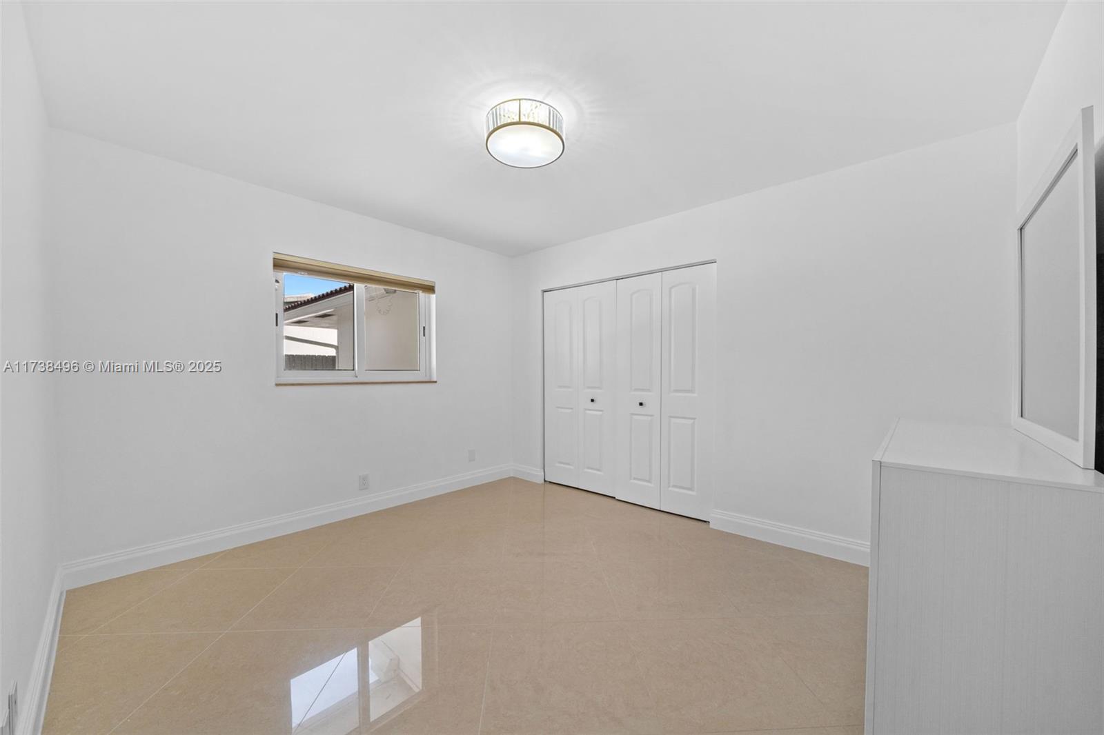 HOLLYWOOD LAKES SECTION - Residential