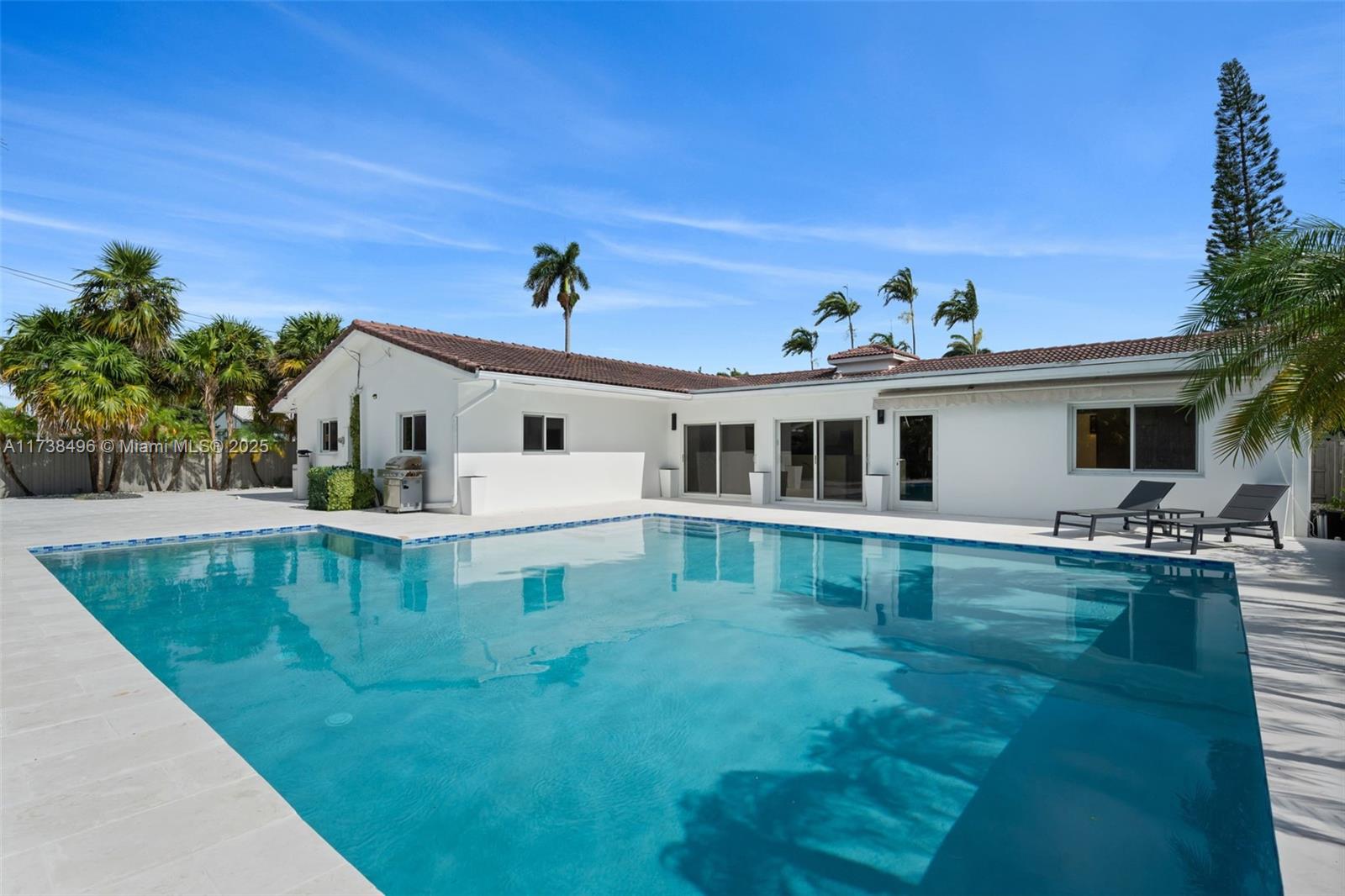HOLLYWOOD LAKES SECTION - Residential