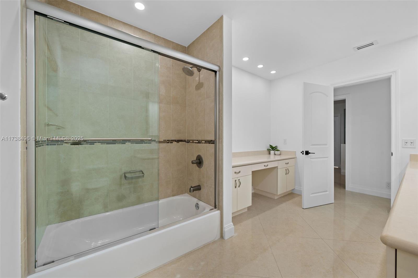 HOLLYWOOD LAKES SECTION - Residential