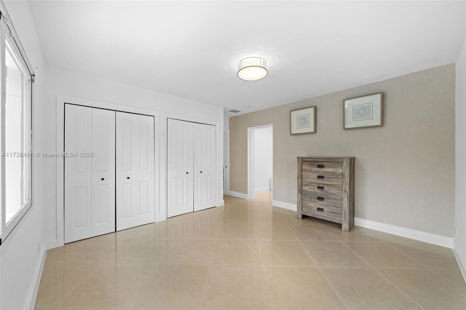 HOLLYWOOD LAKES SECTION - Residential