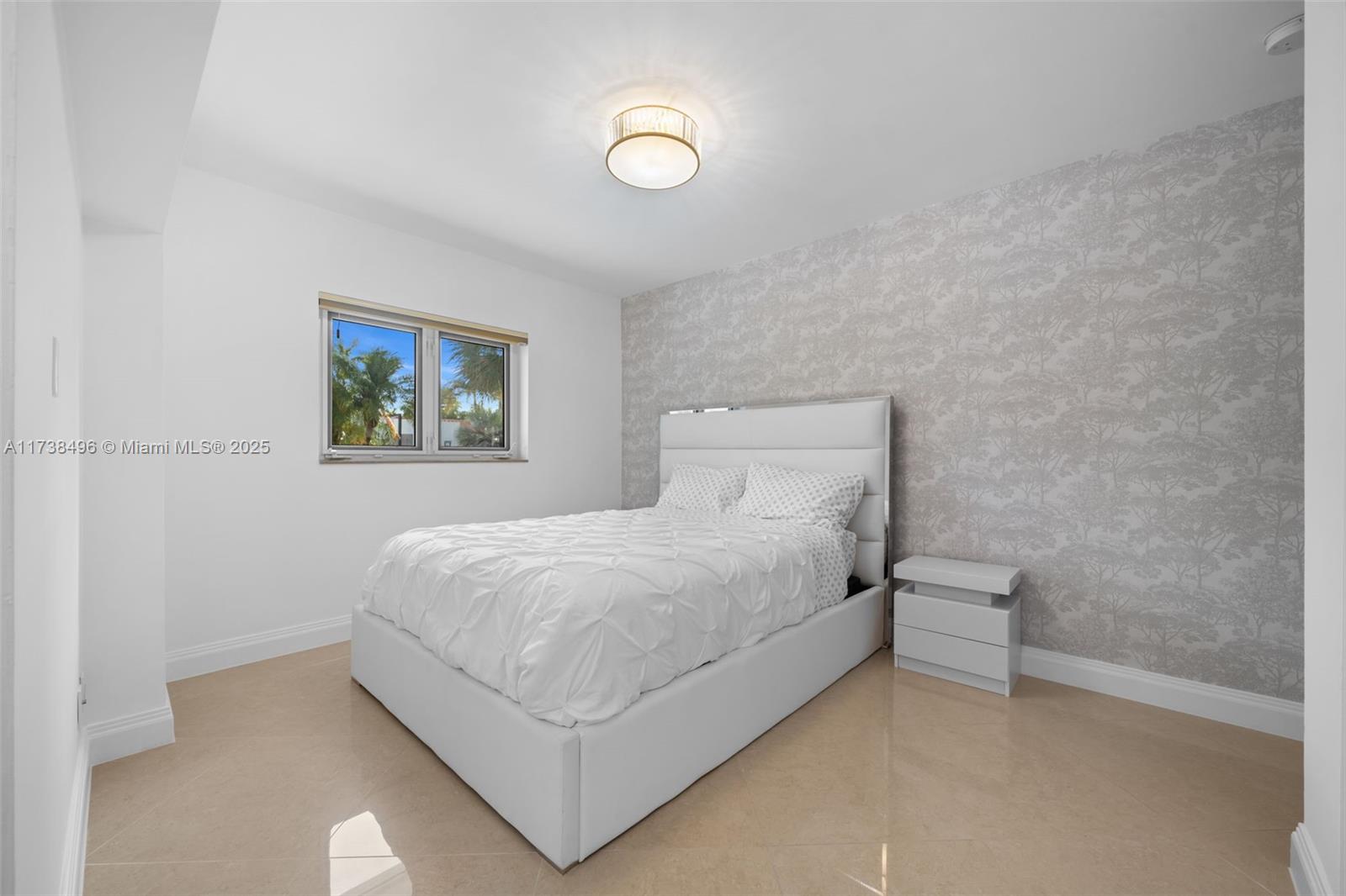 HOLLYWOOD LAKES SECTION - Residential