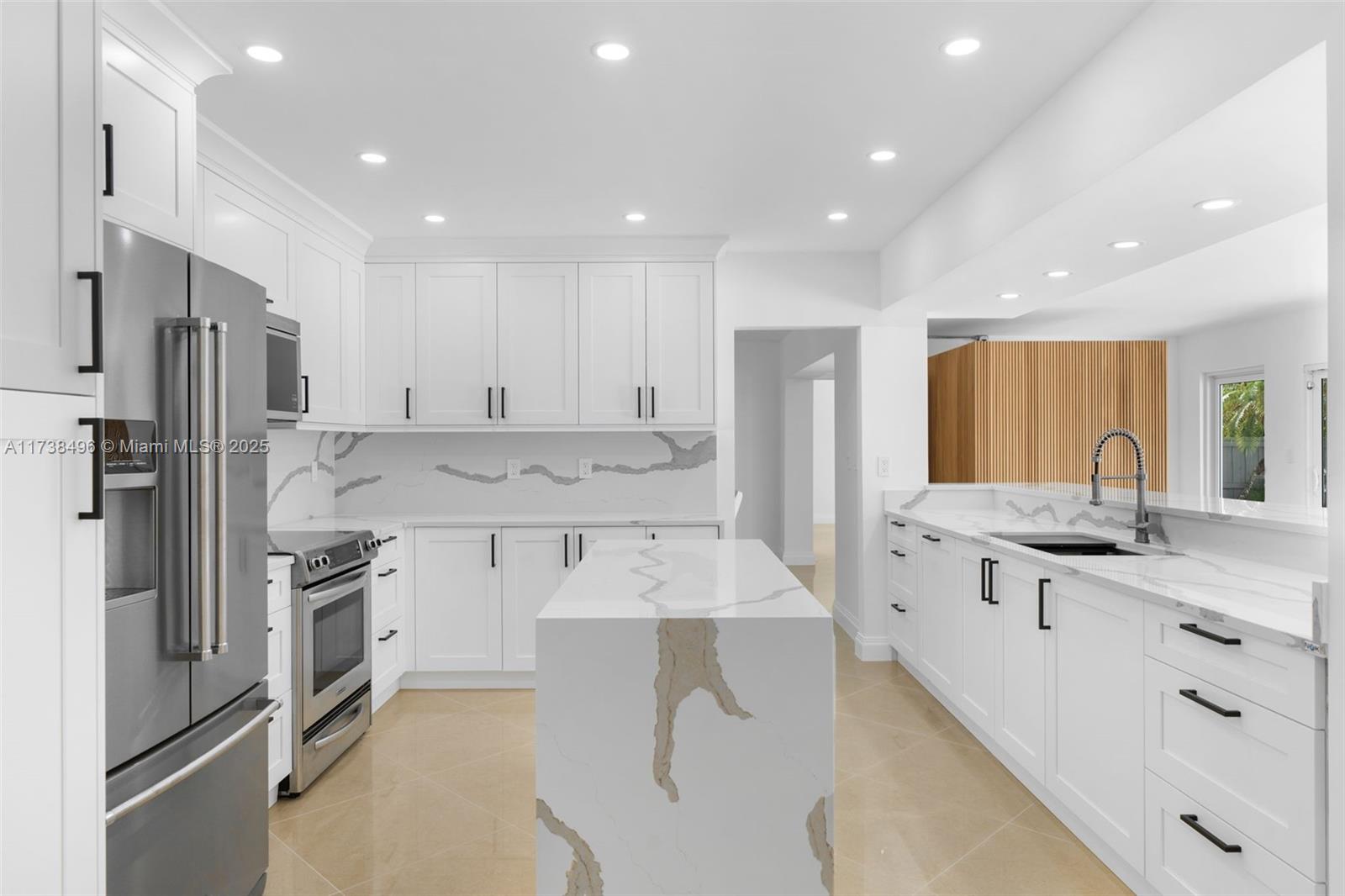 HOLLYWOOD LAKES SECTION - Residential