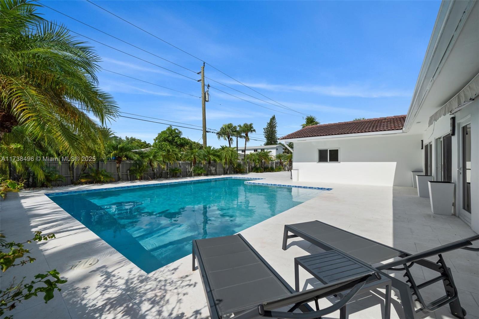 HOLLYWOOD LAKES SECTION - Residential