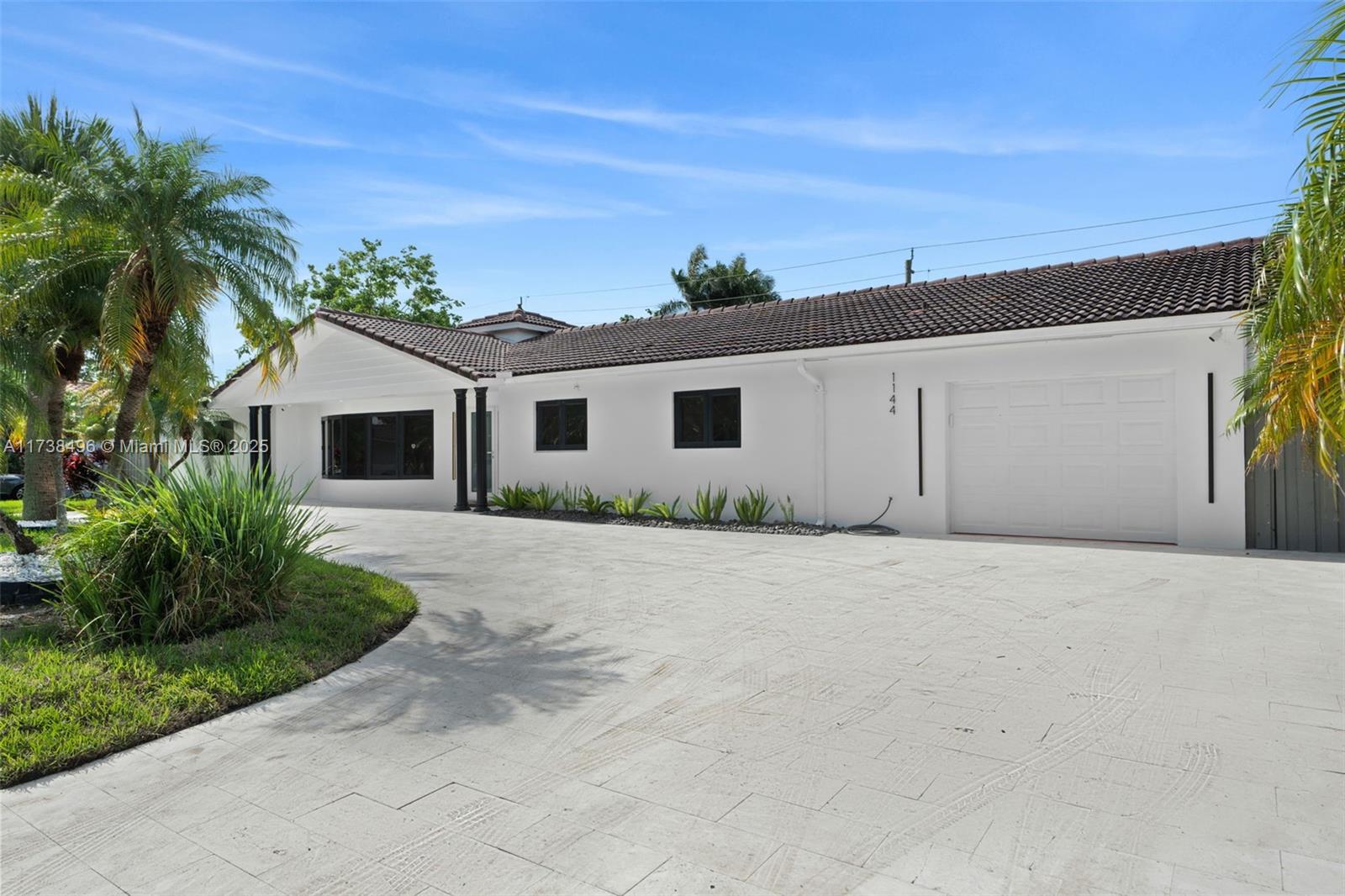 HOLLYWOOD LAKES SECTION - Residential
