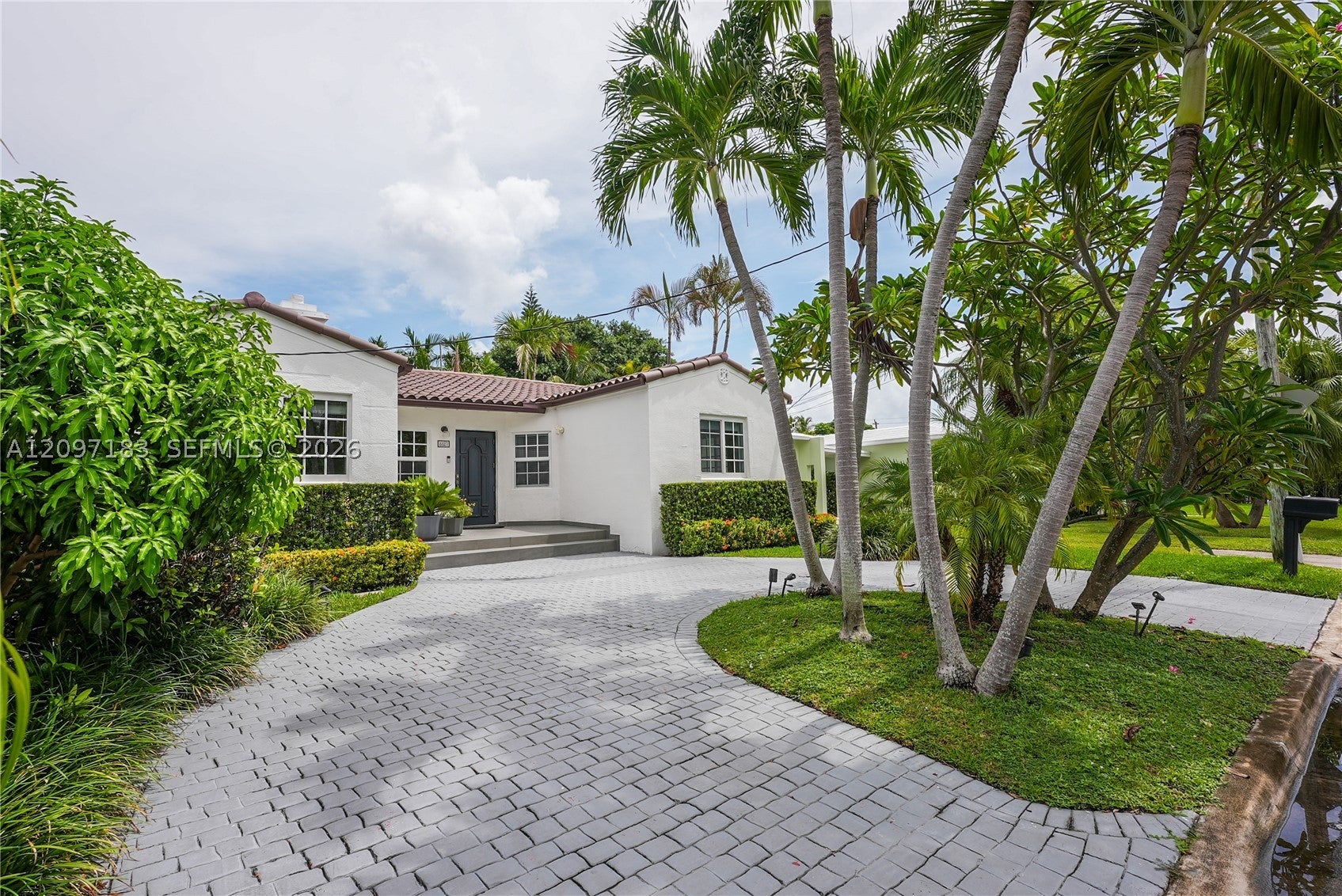 8827 Hawthorne Ave -