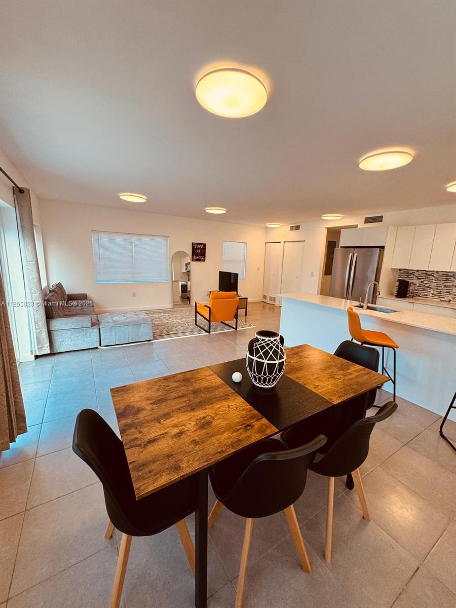 Welcome to contemporary luxury living in Hallandale Beach! This stunning 2-bedroom, 2-bathroom single-family
home, built in 2022 and never before occupied. Open-concept floor plan that integrates style and functionality. The
spacious living area is bathed in natural light. Kitchen features stainless steel appliances, quartz countertops, sleek
cabinetry, and a spacious island. Easy access to pristine beaches, world-class shopping, dining destinations,
entertainment venues, and outdoor recreational opportunities and airports. Be the first to call this exquisite
residence home and experience the pinnacle of modern living in South Florida.