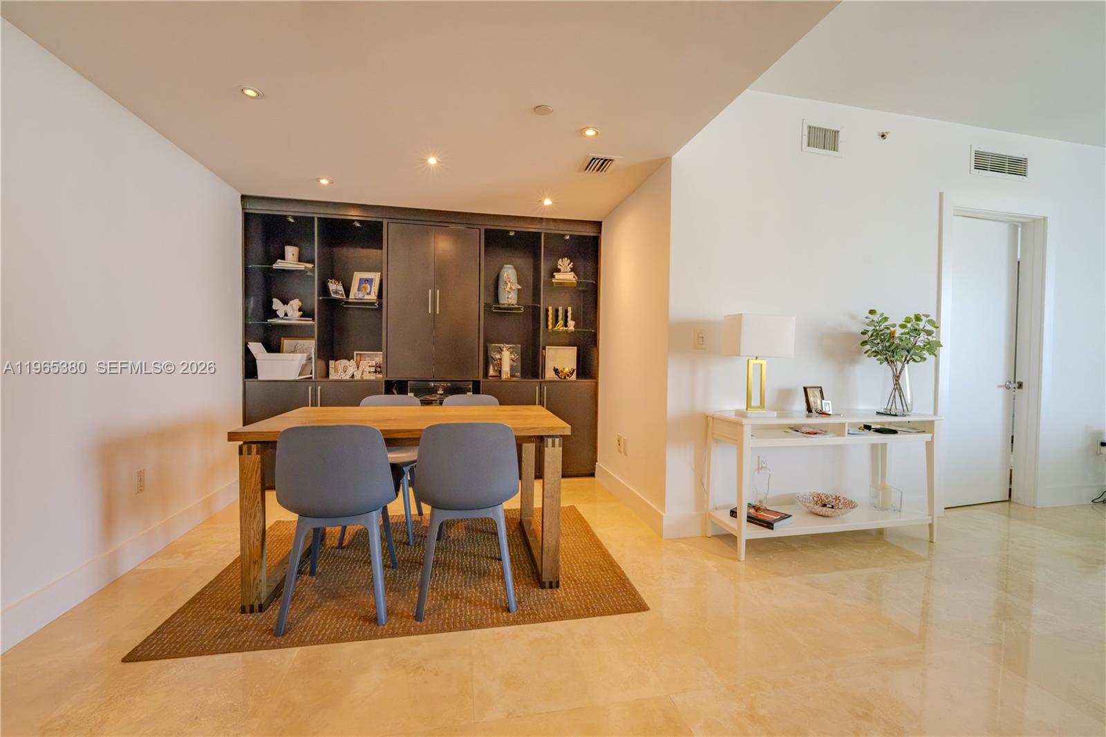 WIND CONDO - Residential