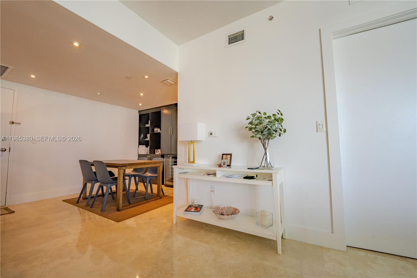 WIND CONDO - Residential