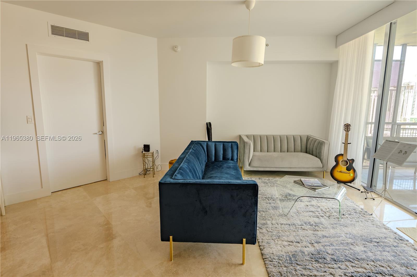 WIND CONDO - Residential