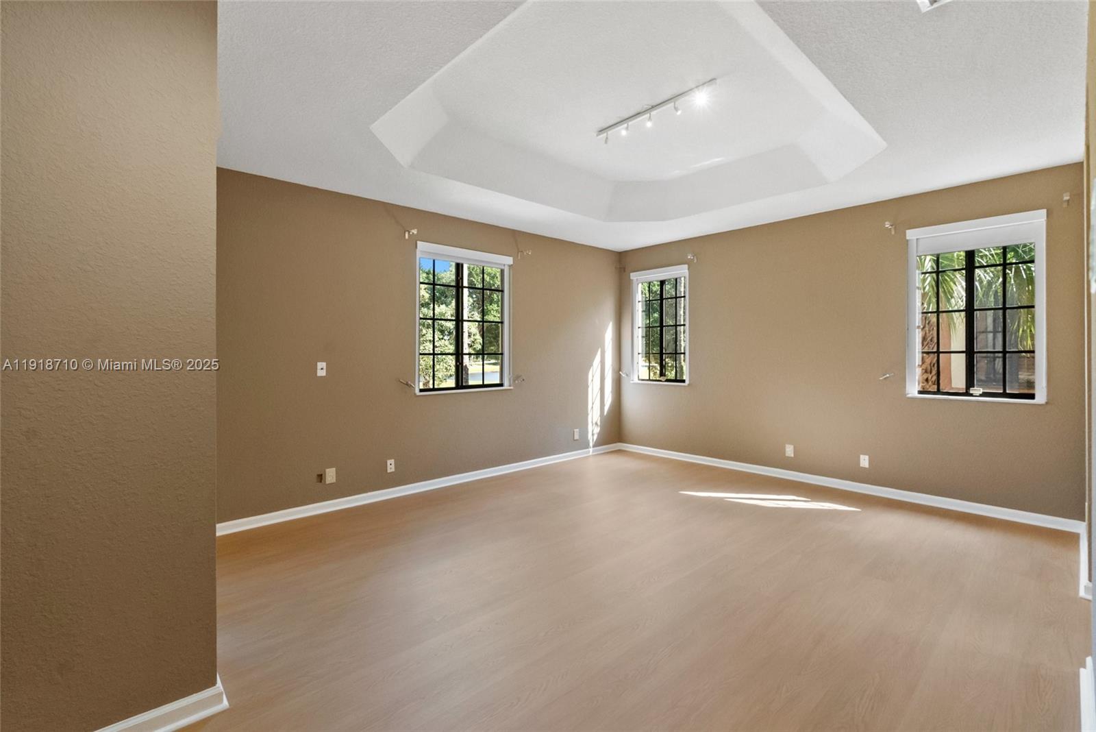 COURTSIDE AT WESTON HILLS - Residential Lease