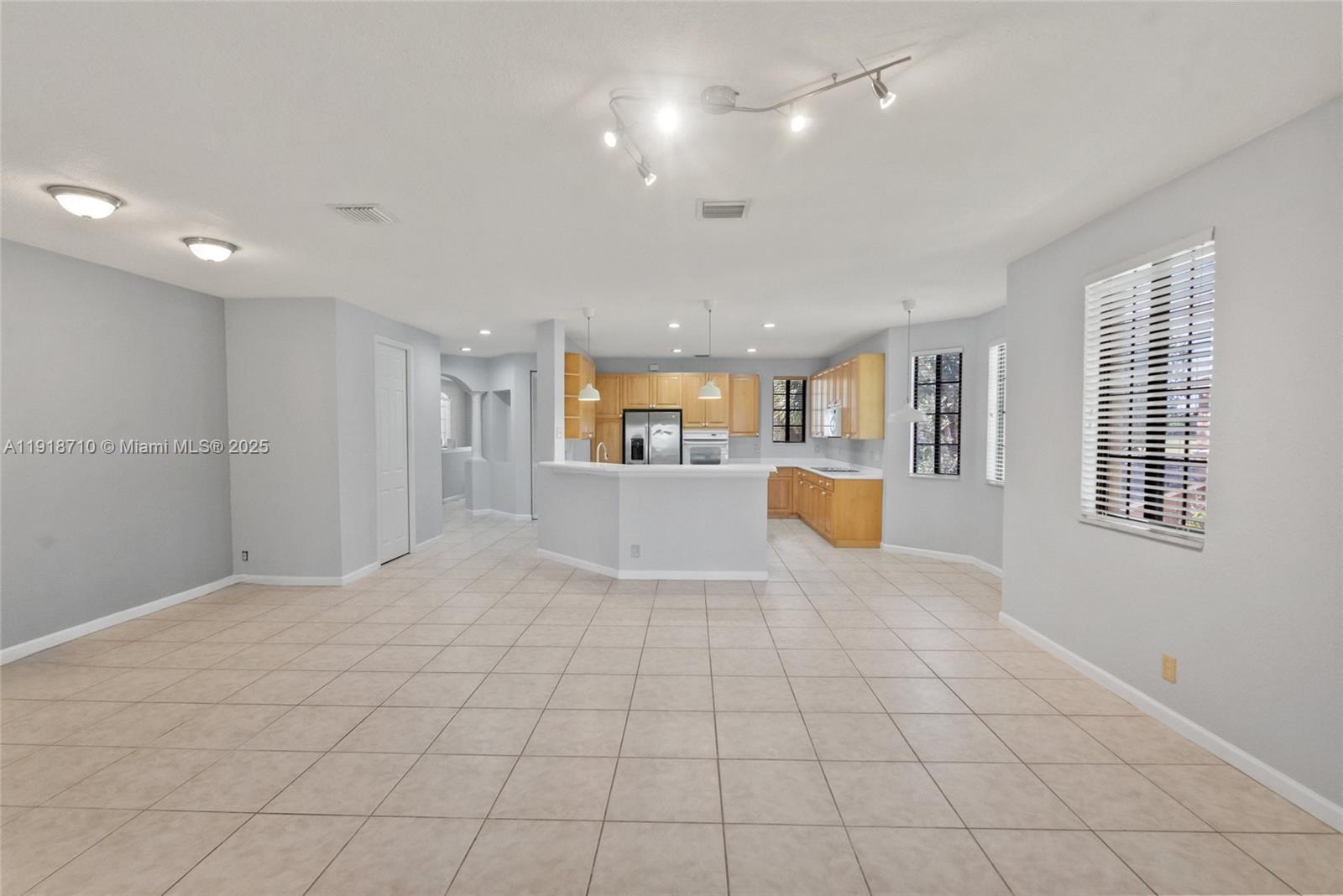 COURTSIDE AT WESTON HILLS - Residential Lease