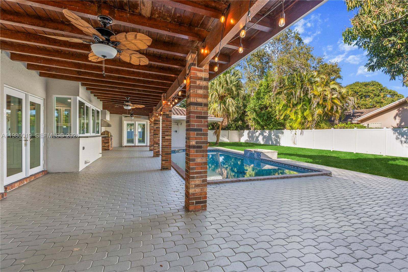 CLINTON GROVE ESTS - Residential