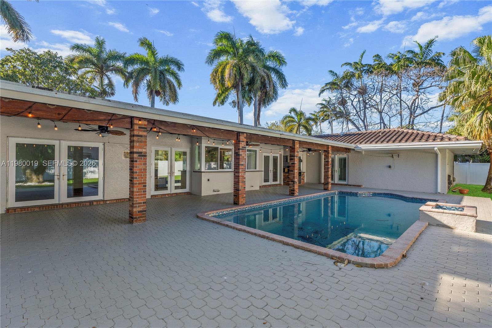 CLINTON GROVE ESTS - Residential