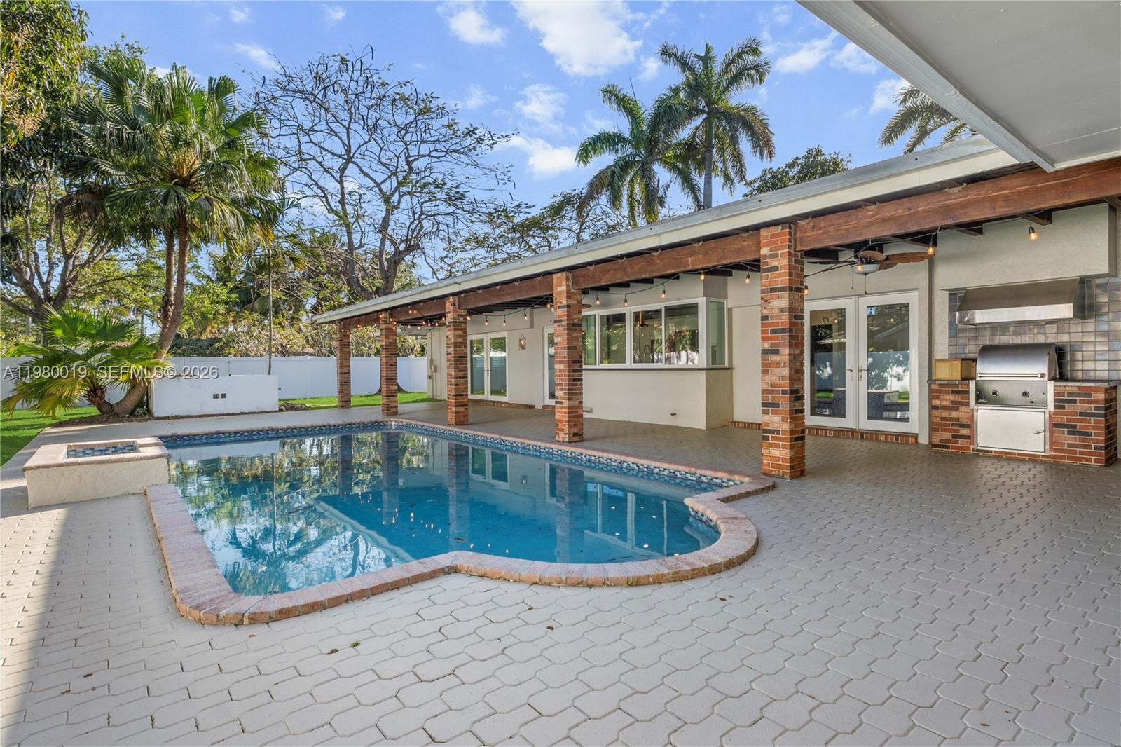 CLINTON GROVE ESTS - Residential