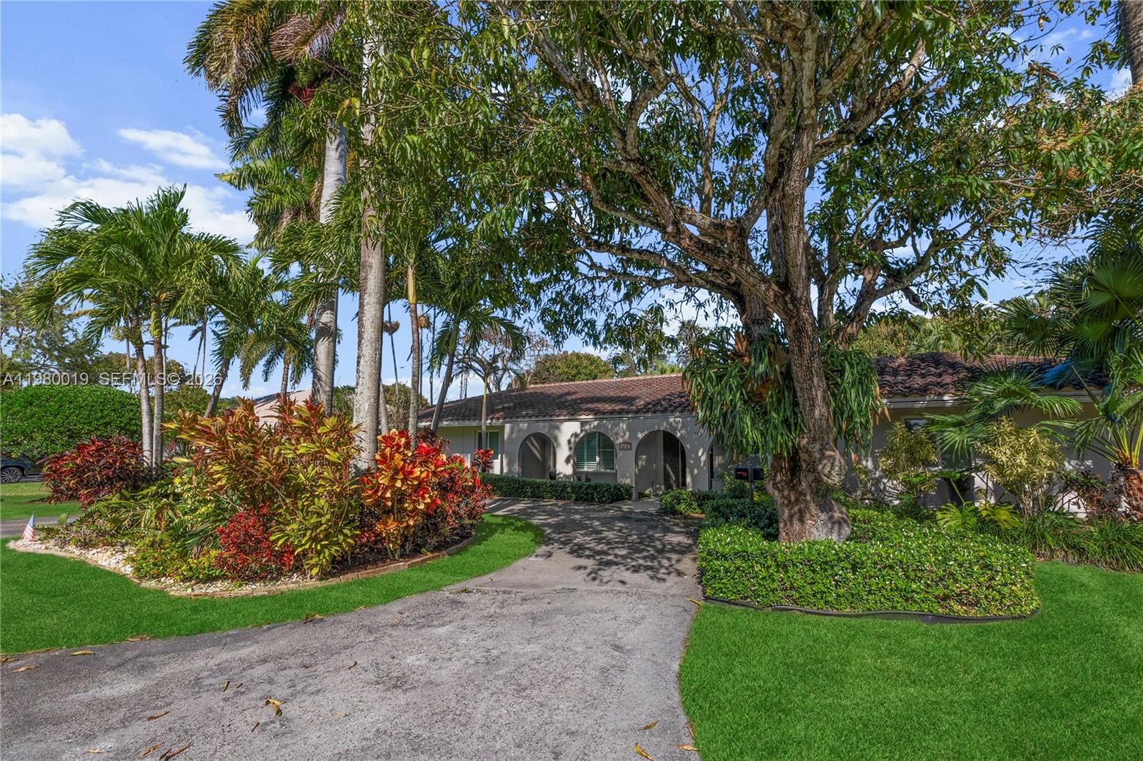 CLINTON GROVE ESTS - Residential