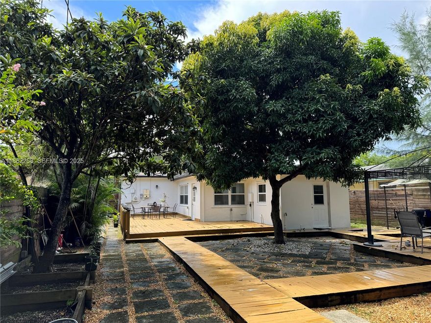 FANTASTIC OPPORTUNITY FOR DEVELOPERS ,IN DOWNTOWN OF HOLLYWOOD ,CONVENIENTLY LOCATED NEAR TO ALL RESTAURANTS AND SHOPPING CENTERS OF HOLLYWOOD ,YOUNG CIRCLE PARK , JUST MINUTES DRIVE TO THE FAMOUS HOLLYWOOD BEACH & BOARWALK, LOT SF 10,251 , CURRENTLY IS A VERY NICE HOUSE 3 BED 2 BATH